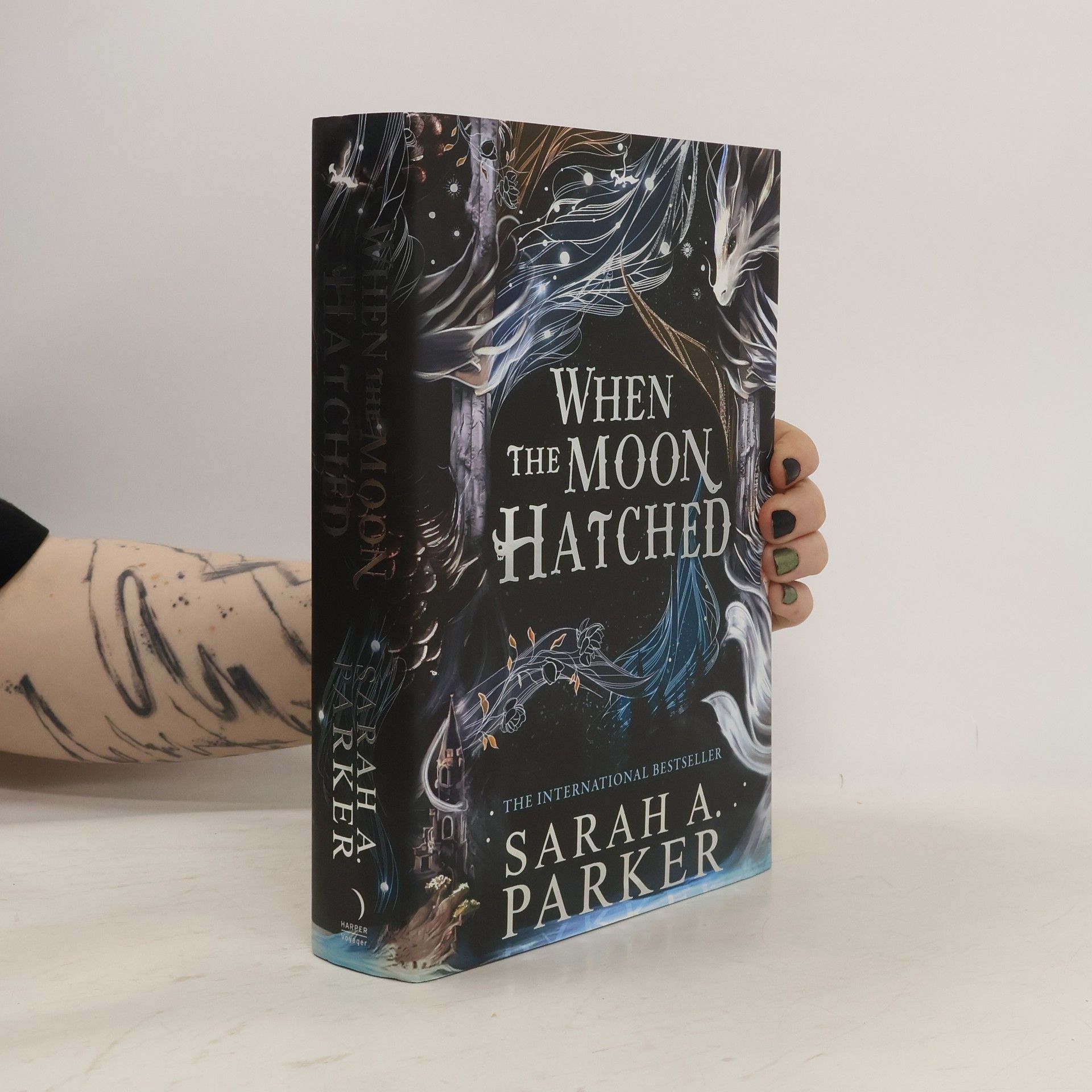 Sarah A. Parker When the Moon Hatched (The Moonfall Series, Book 1)