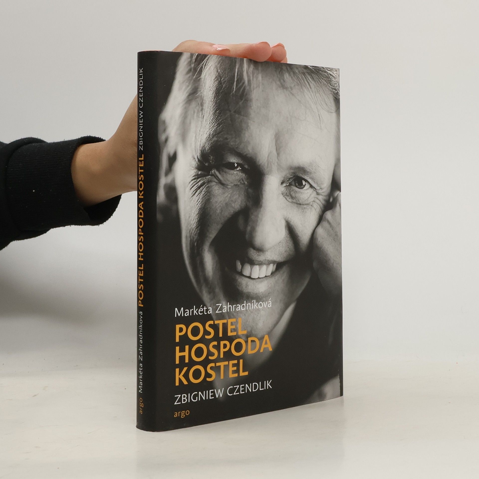 Zbigniew Czendlik Postel, hospoda, kostel