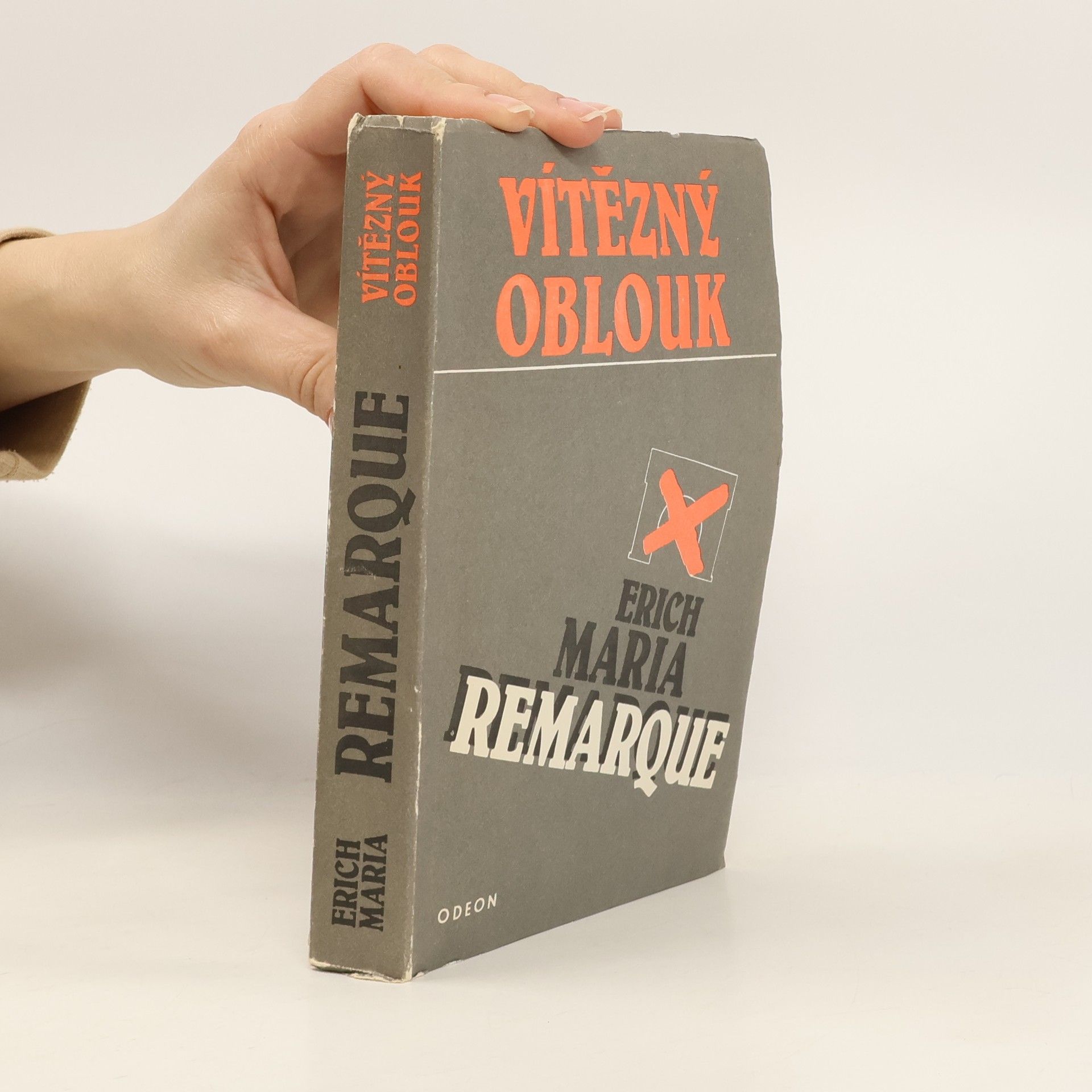Erich Maria Remarque Vítězný oblouk