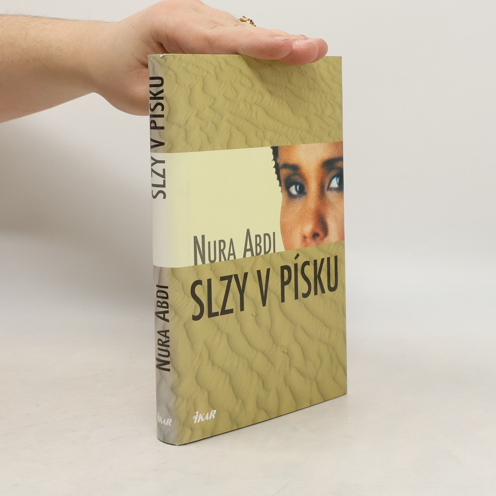 Nura Abdi Slzy v písku