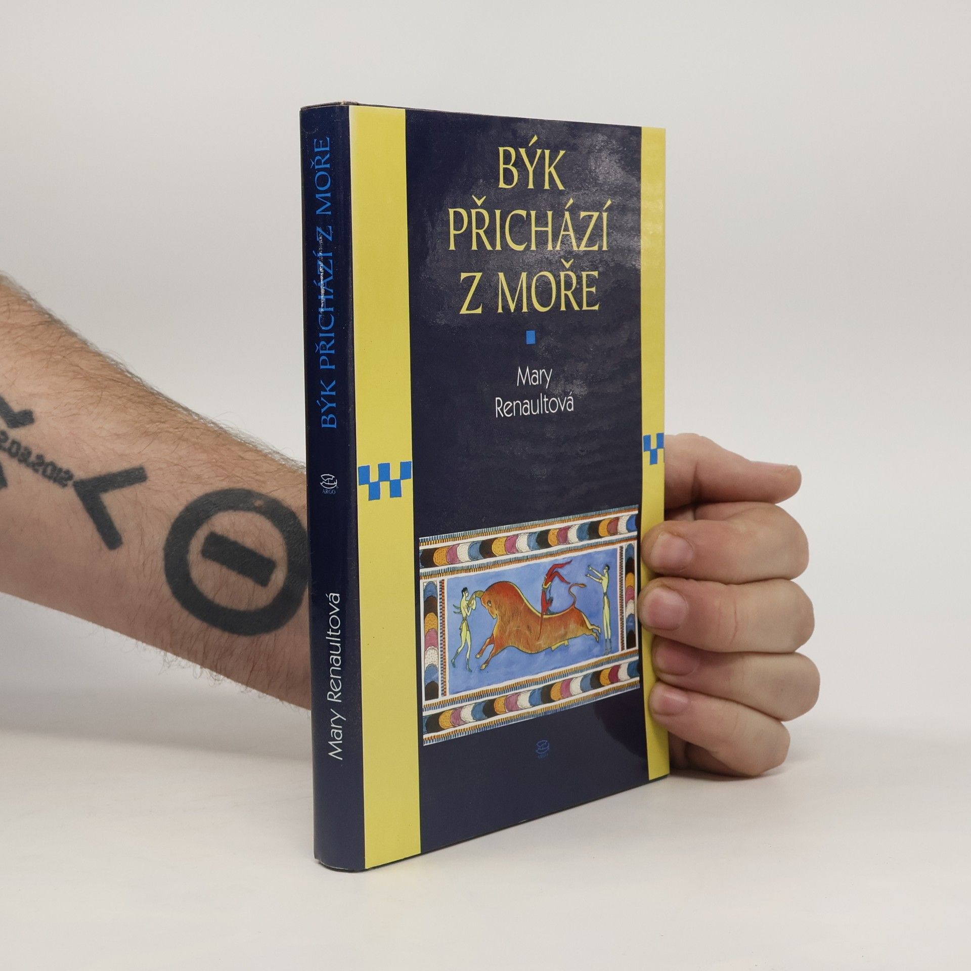 Býk přichází z moře