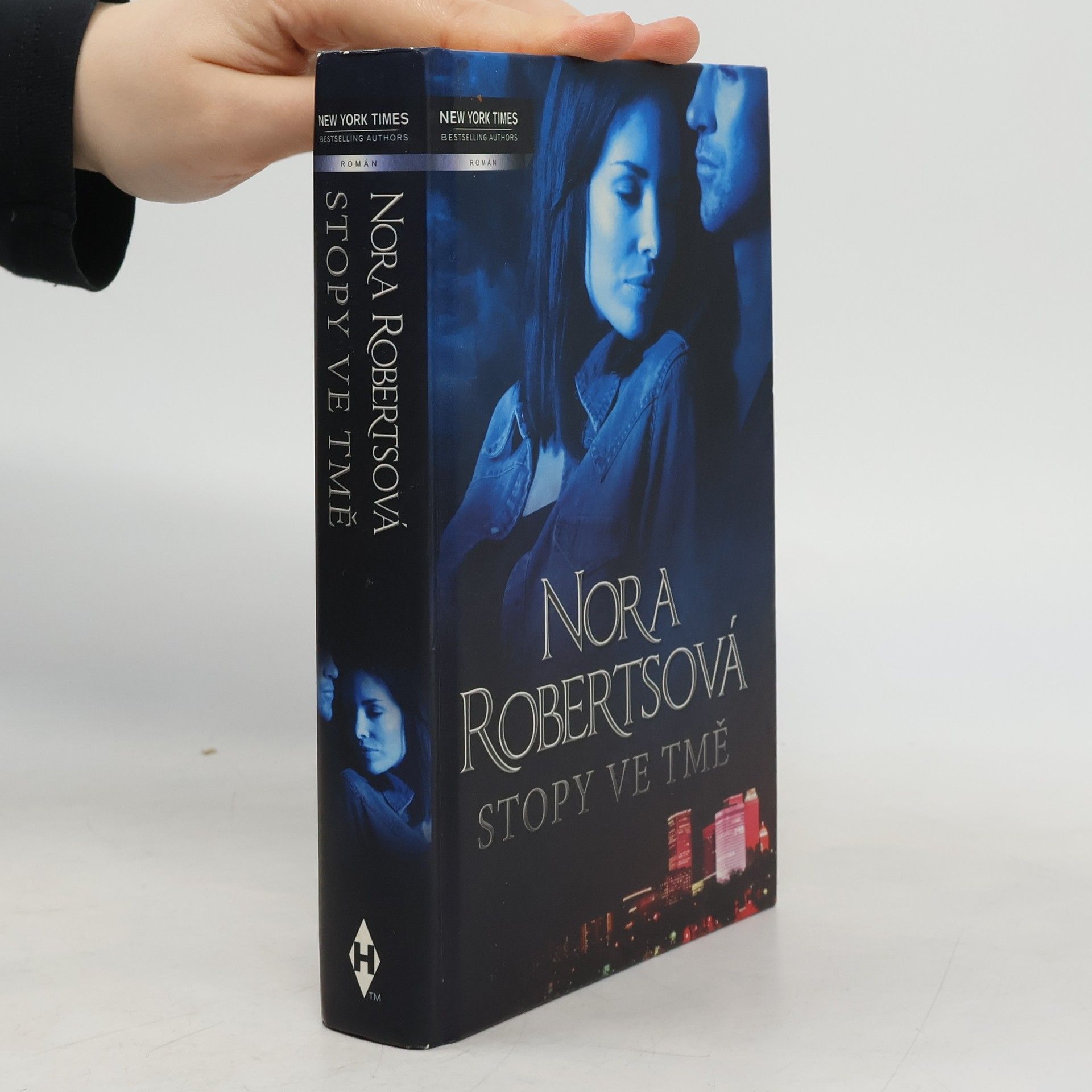 Nora Roberts Stopy ve tmě. Noční stín. Noční dým