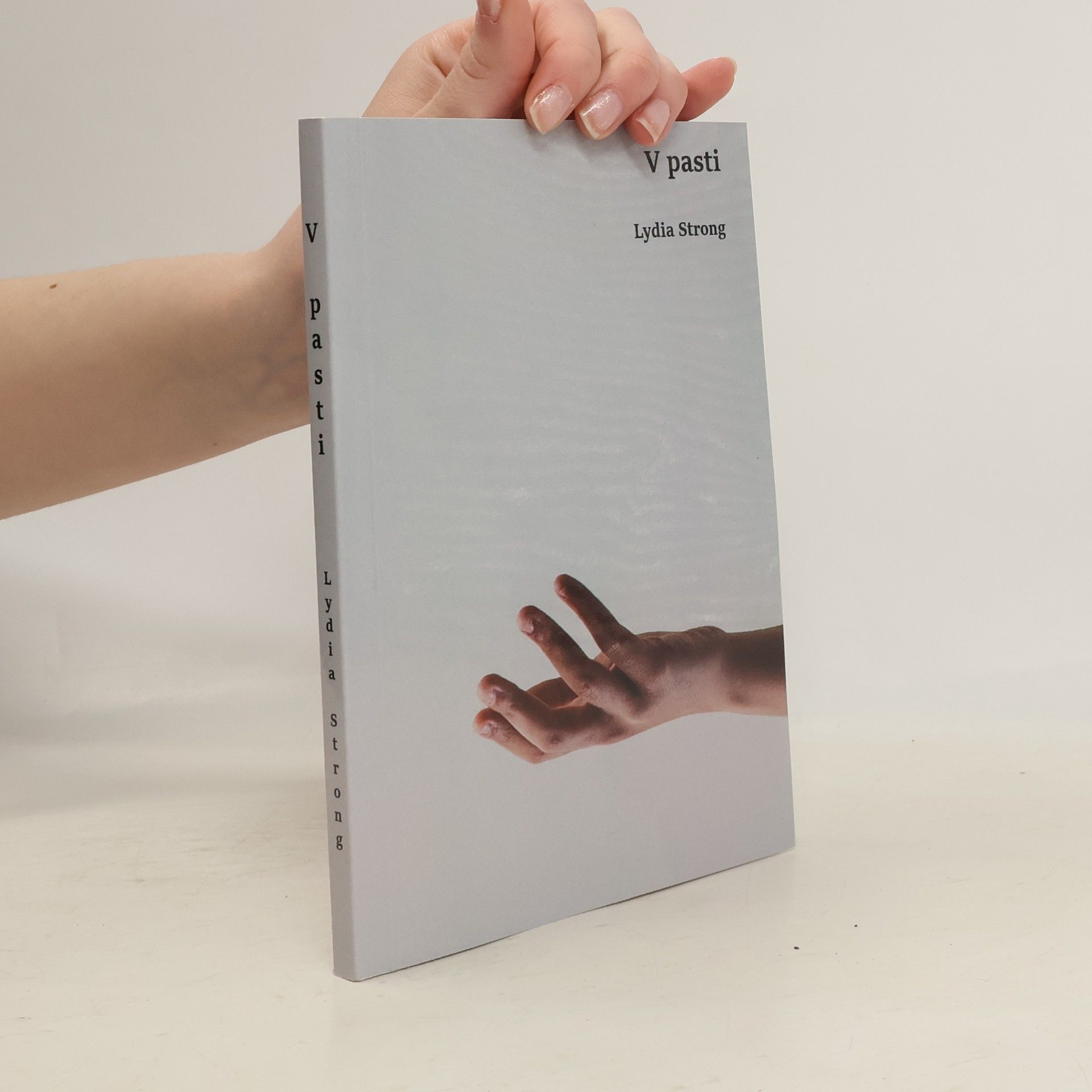 Lydia Strong V pasti