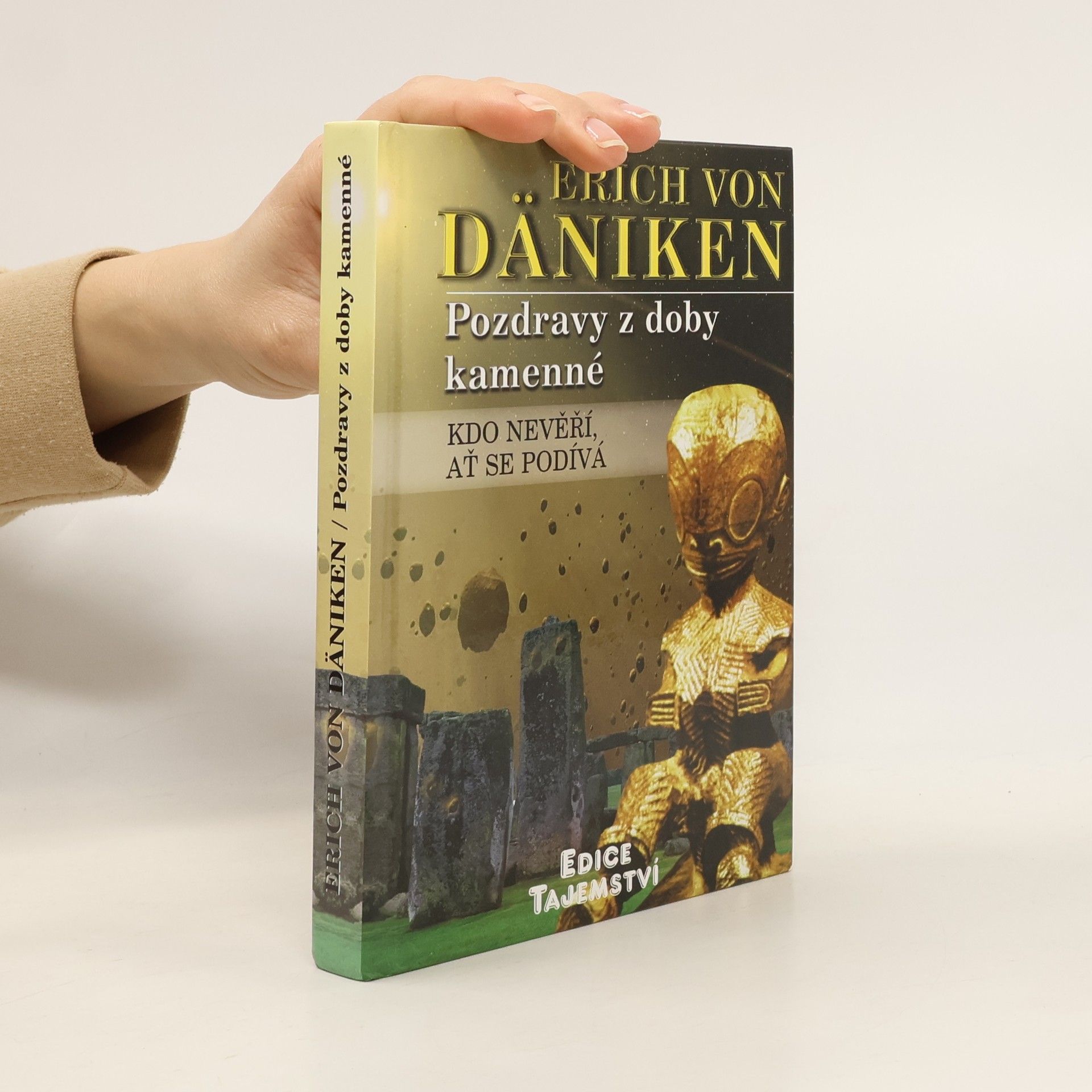 Erich von Däniken Pozdravy z doby kamenné. Kdo nevěří, ať se podívá