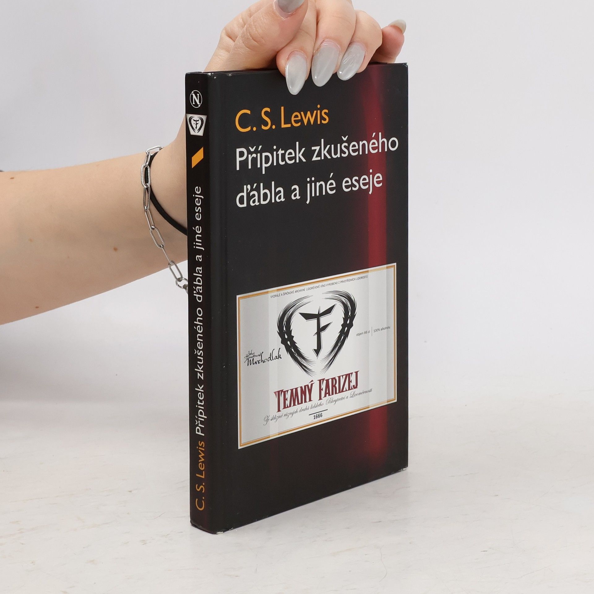 Přípitek zkušeného ďábla a jiné eseje