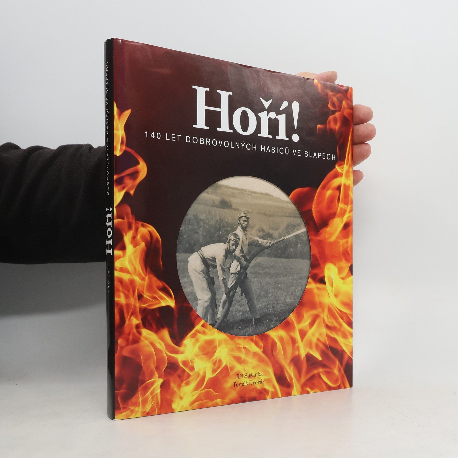 Jiří Dvořák Hoří! : 140 let dobrovolných hasičů ve Slapech