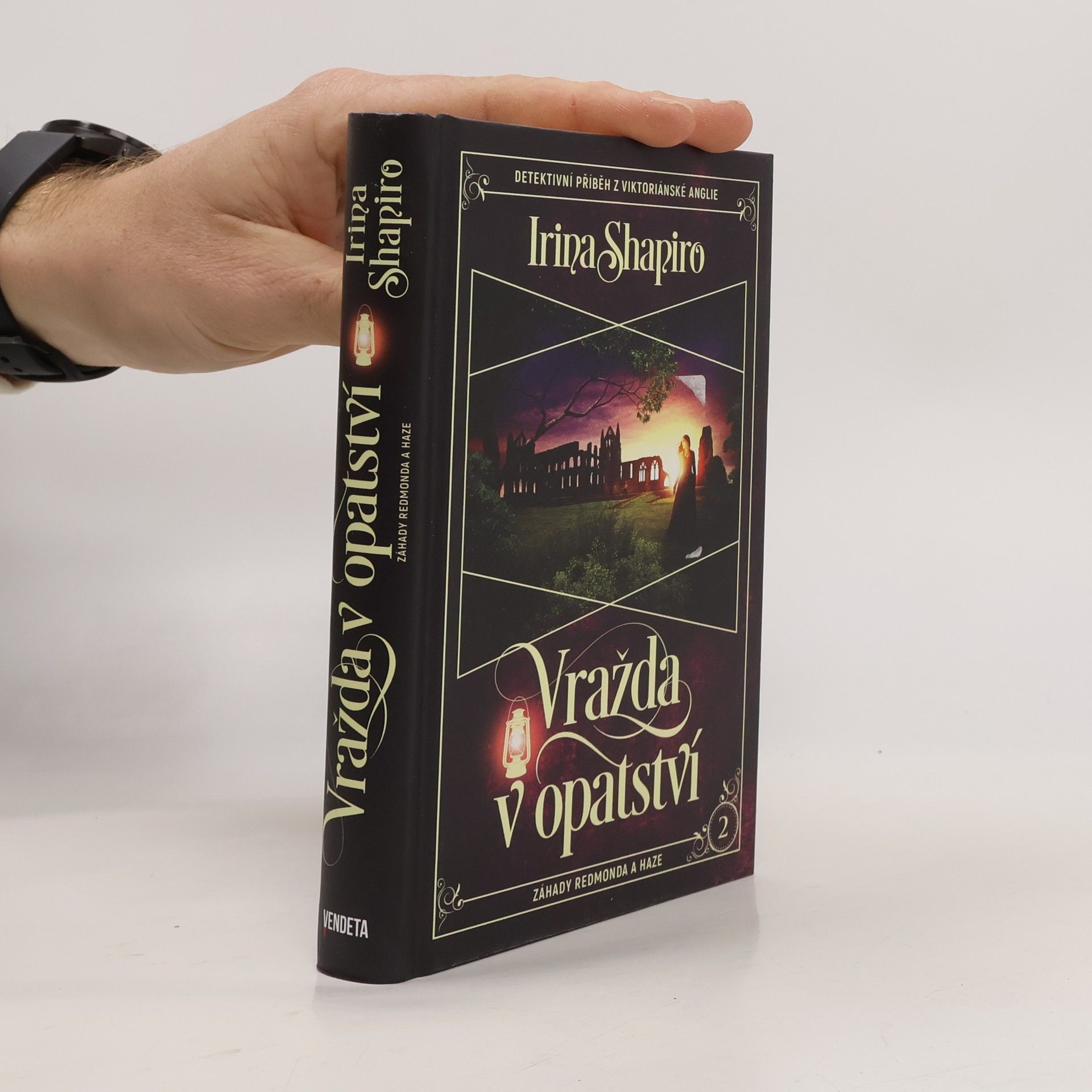Irina Shapiro Vražda v opatství : záhady Redmonda a Haze