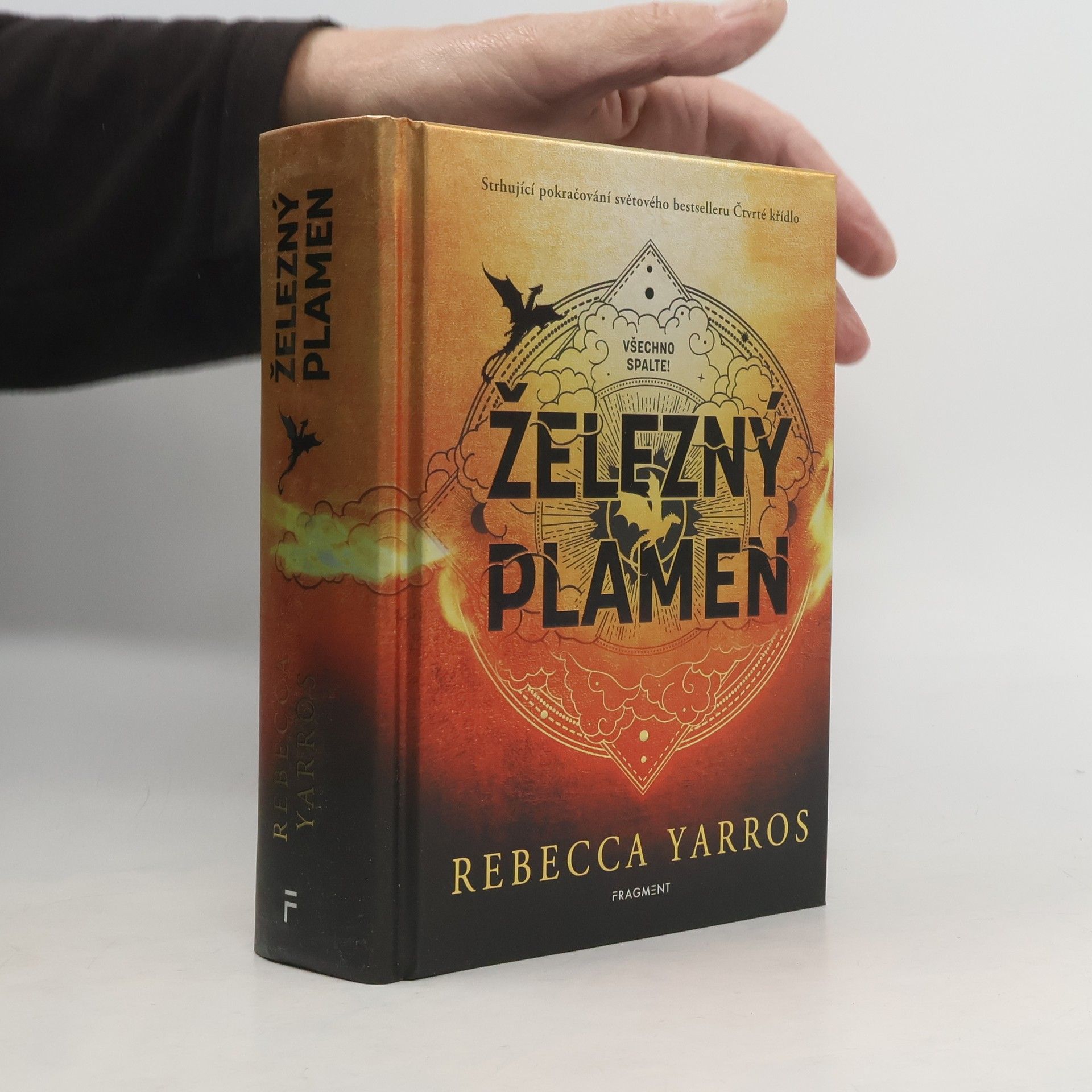 Rebecca Yarros Železný plamen