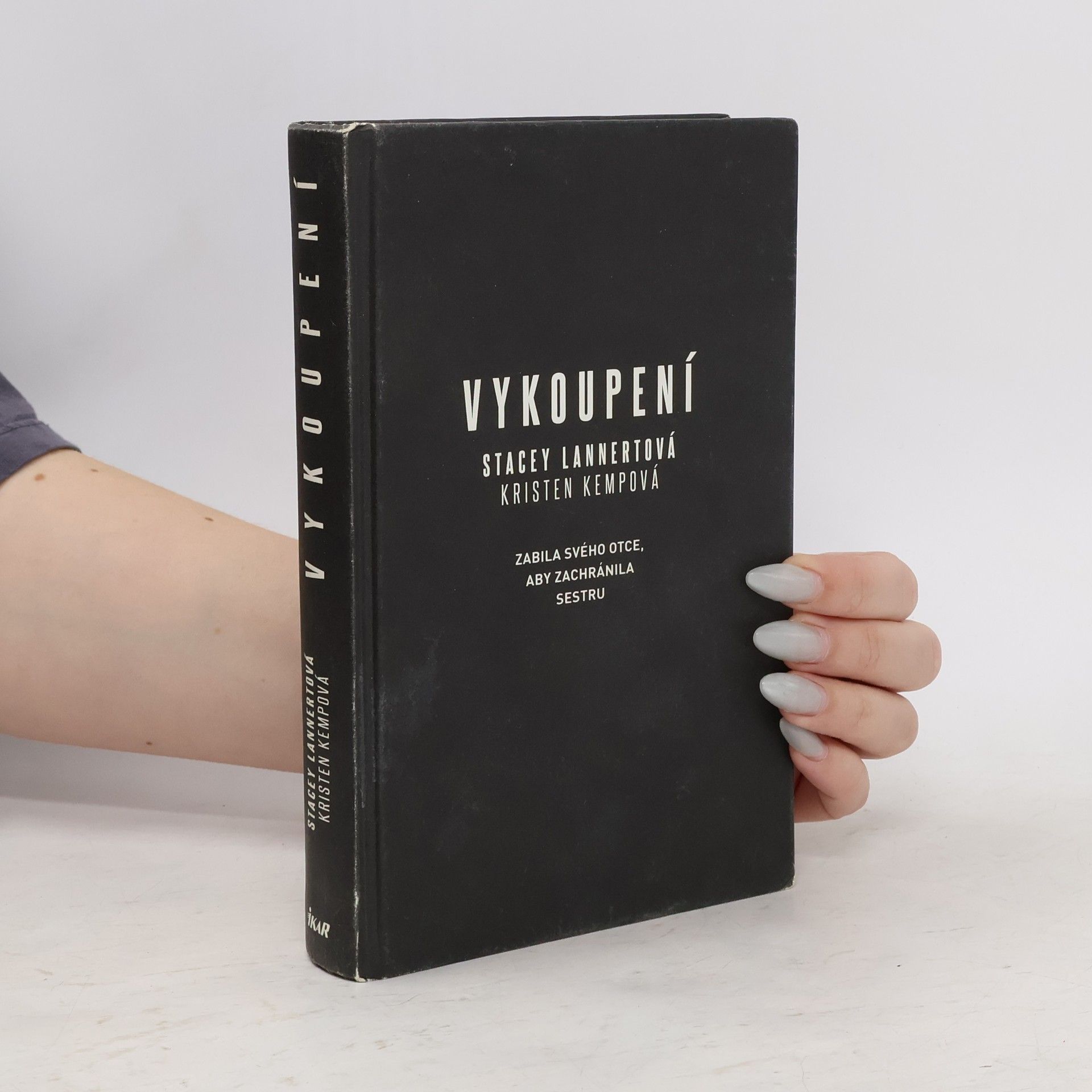 Stacey Lannert Vykoupení : zabila svého otce, aby zachránila sestru