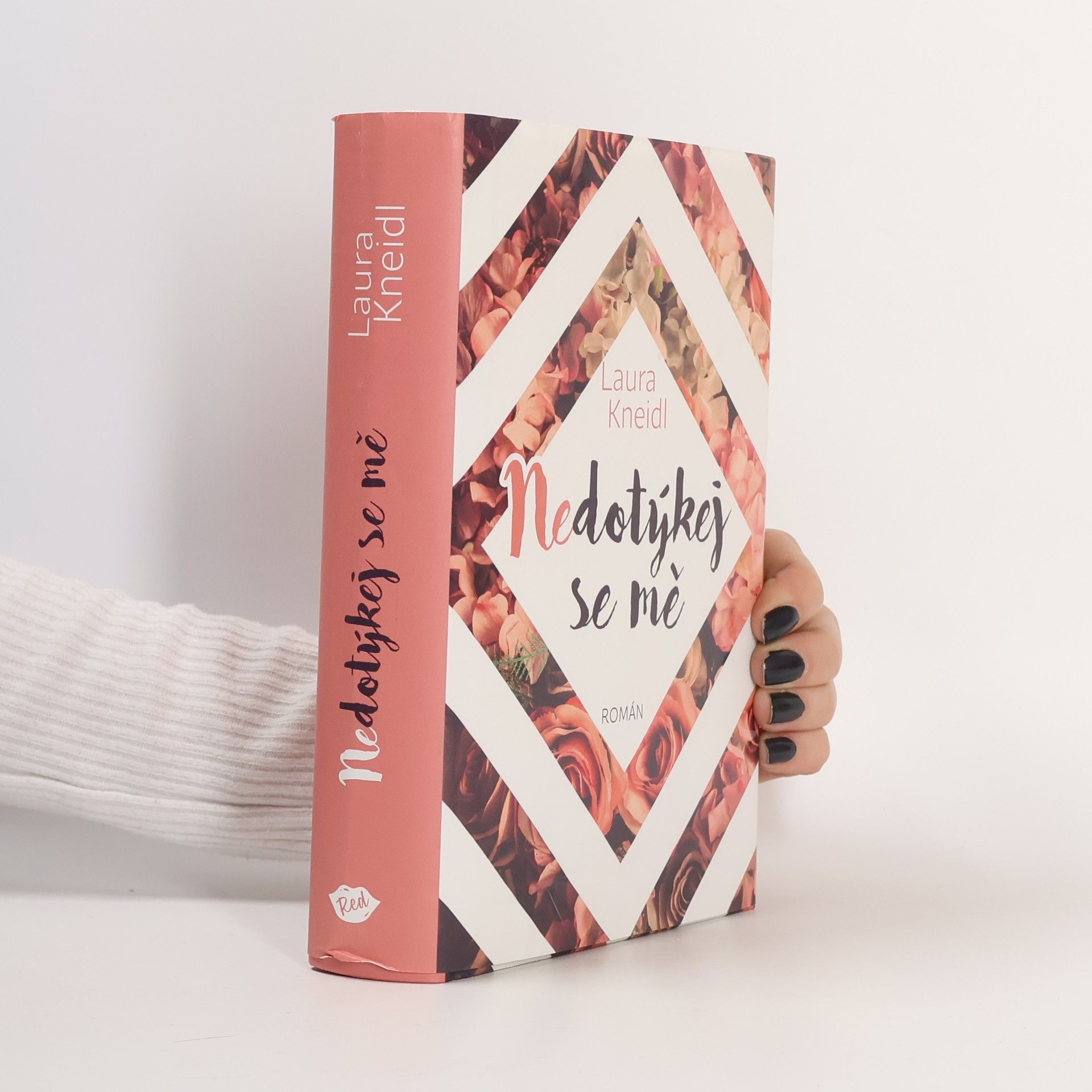 Laura Kneidl Nedotýkej se mě