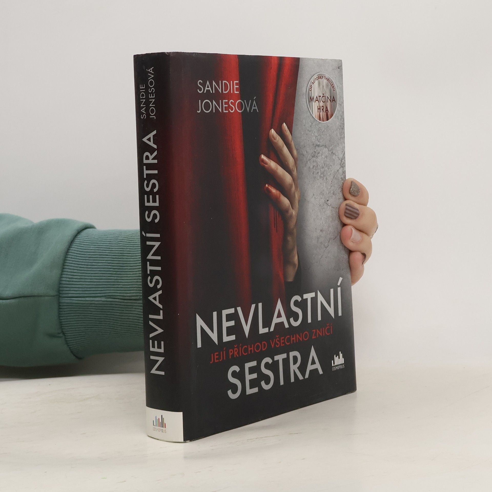 Sandie Jones Nevlastní sestra