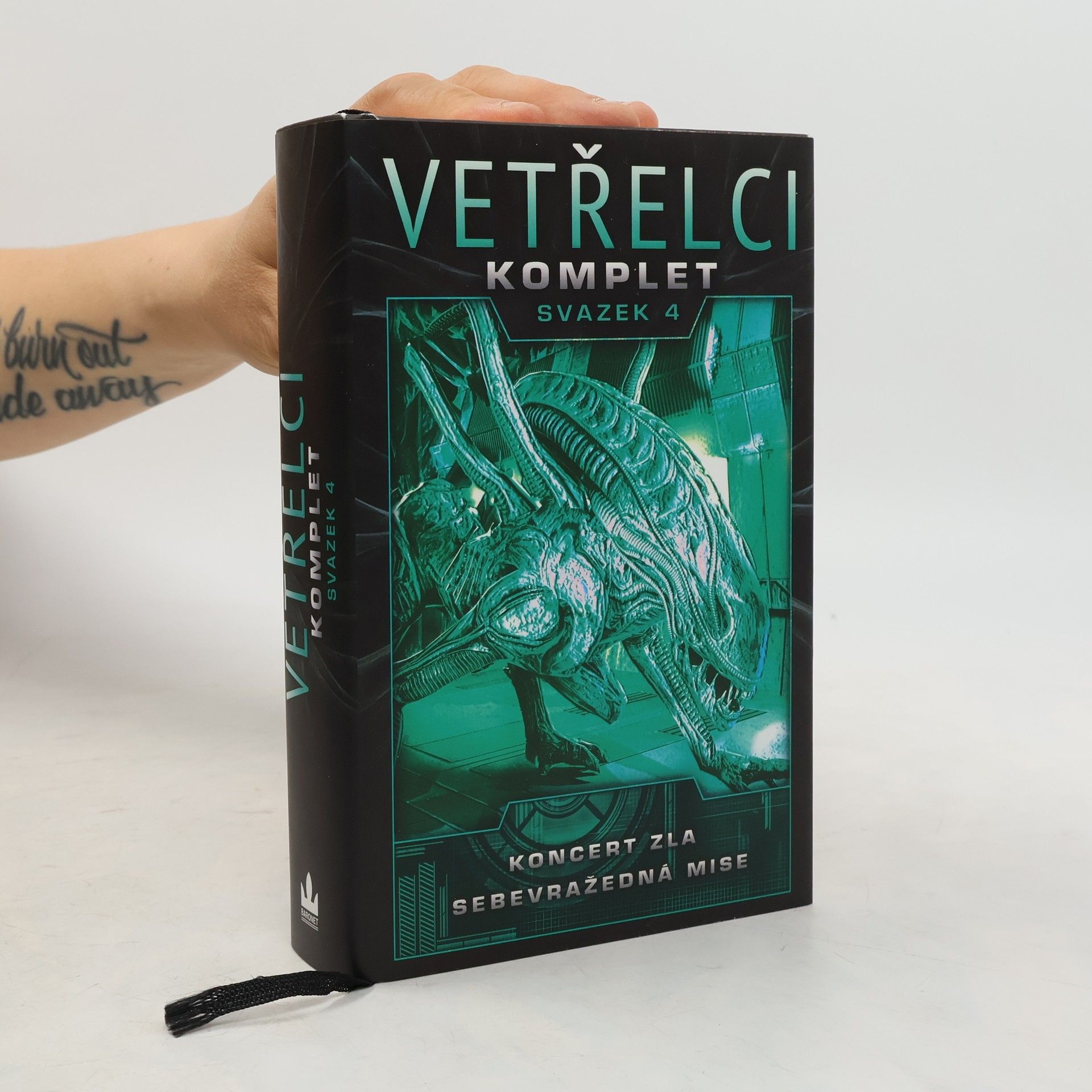 Yvonne Navarro Vetřelci - komplet svazek 4 (Koncert zla, Sebevražedná mise)