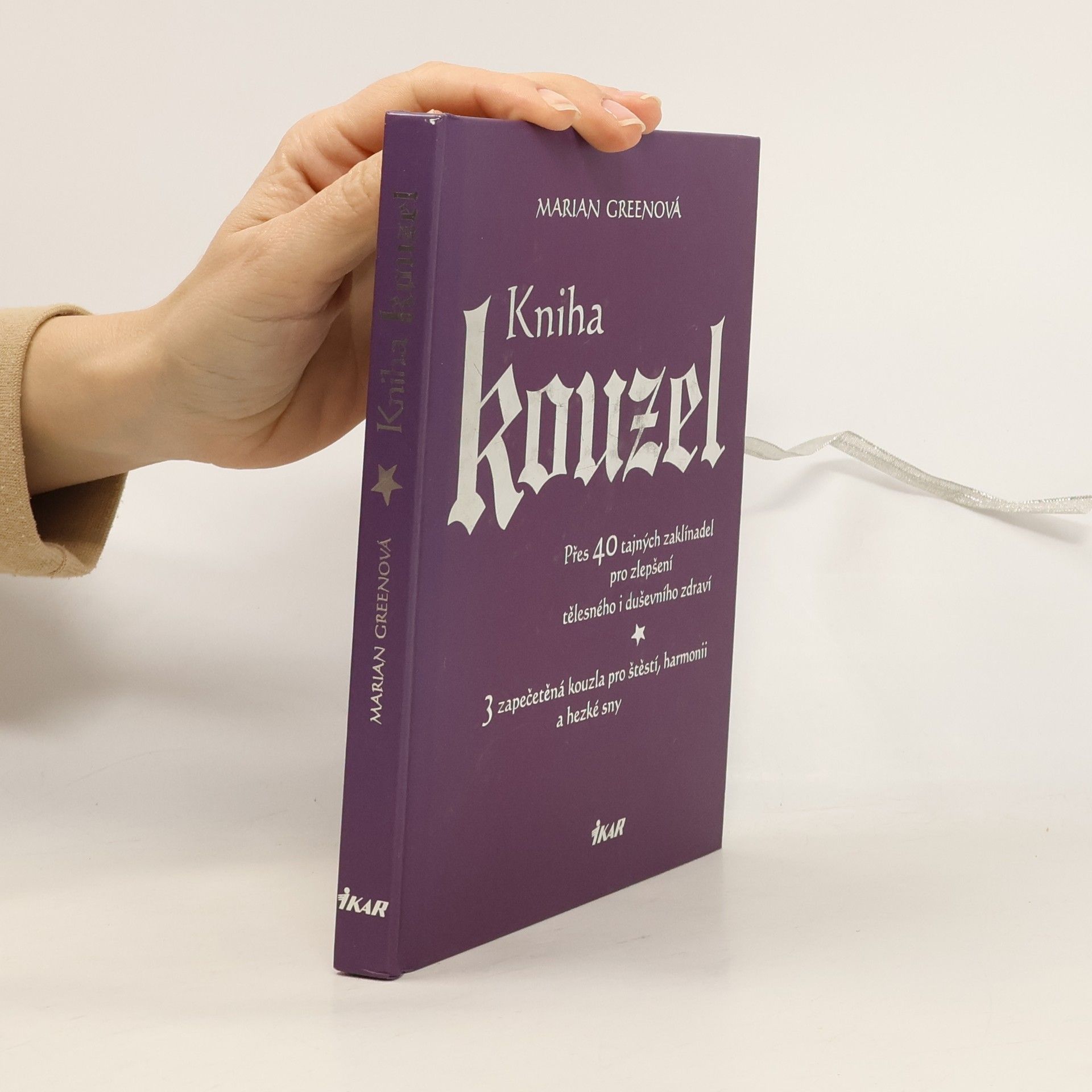 Marian Green Kniha kouzel. Přes 40 tajných zaklínadel pro zlepšení tělesného i duševního zdraví