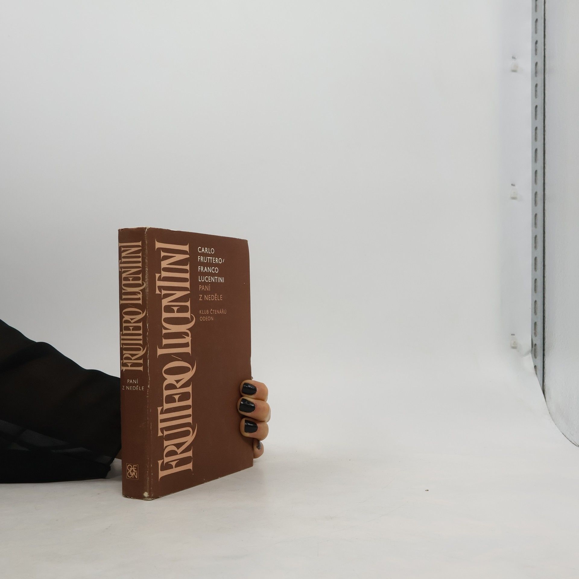 Carlo Fruttero Paní z neděle