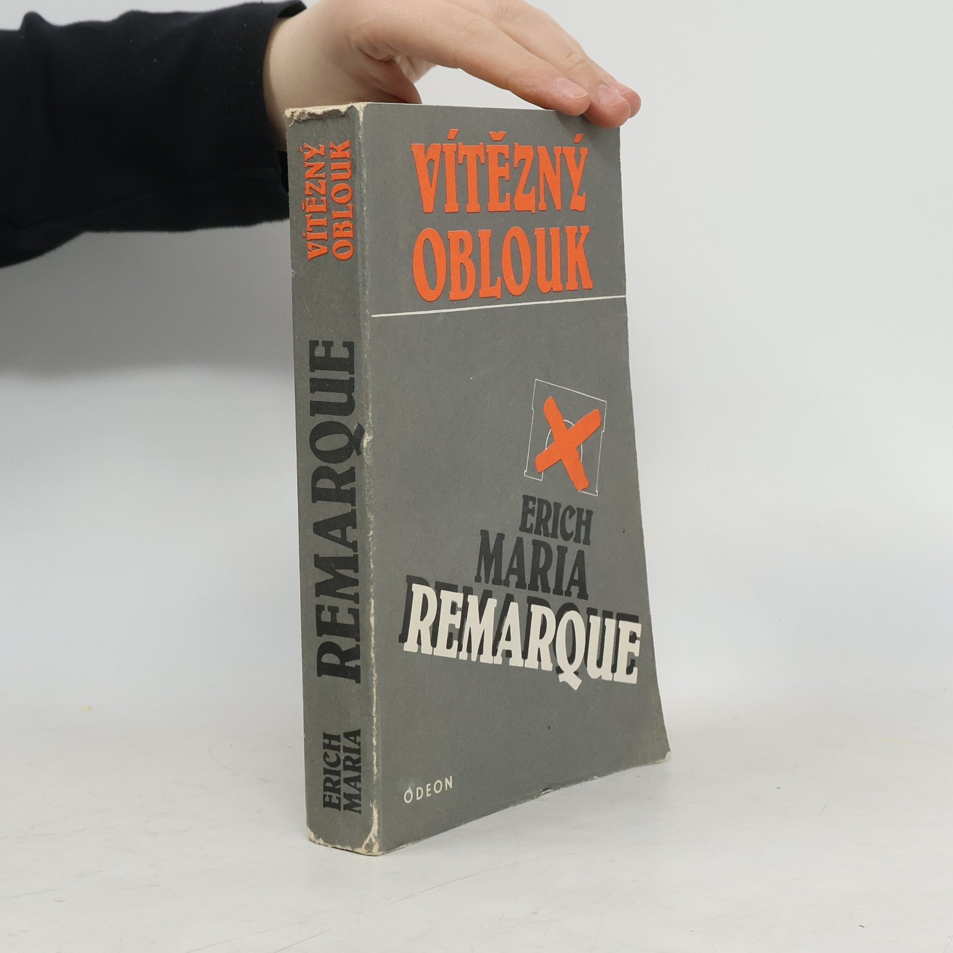 Erich Maria Remarque Vítězný oblouk