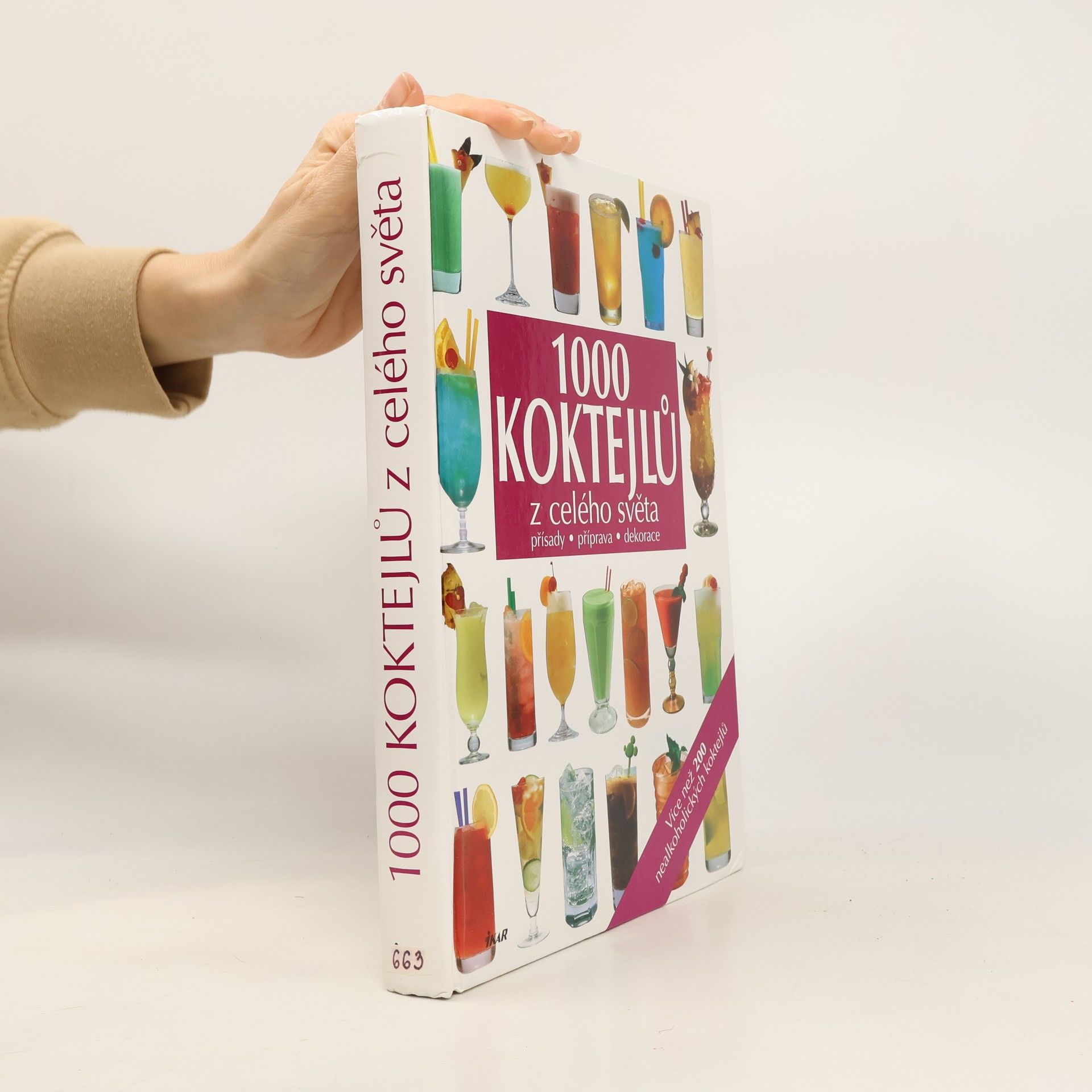 Kolektiv autorů 1000 koktejlů z celého světa : přísady, příprava, dekorace