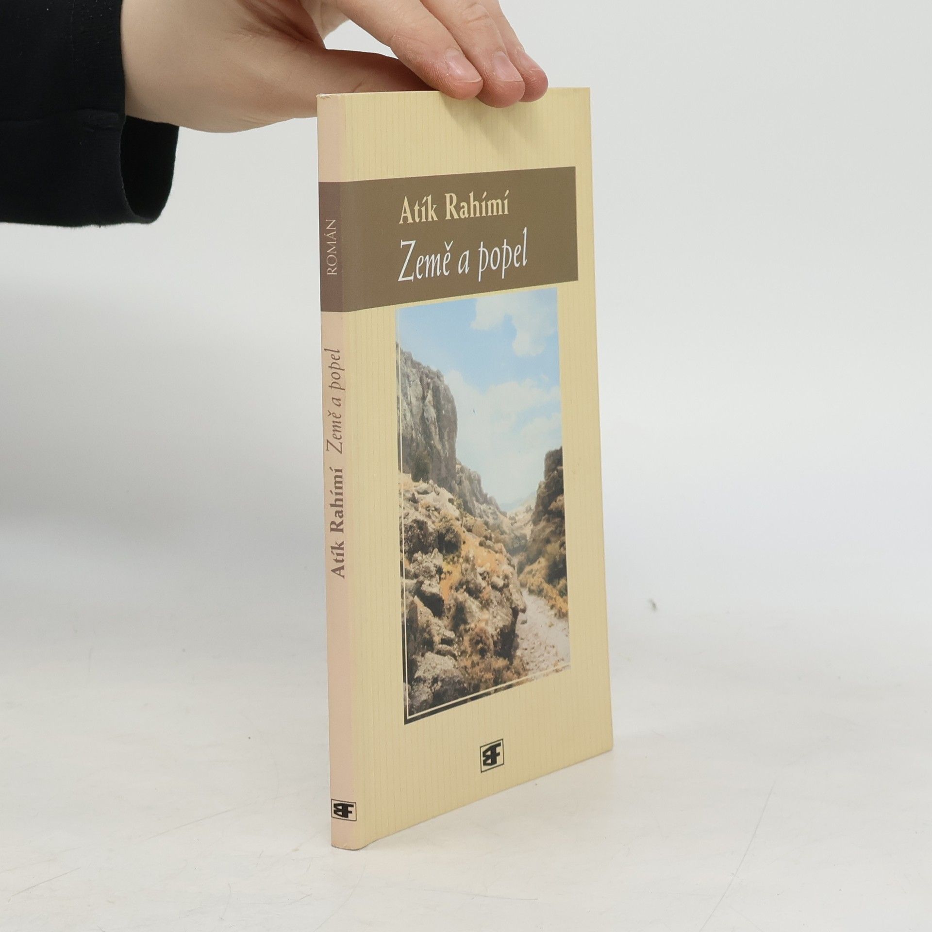 ʿAti q. Rah i. mi Země a popel