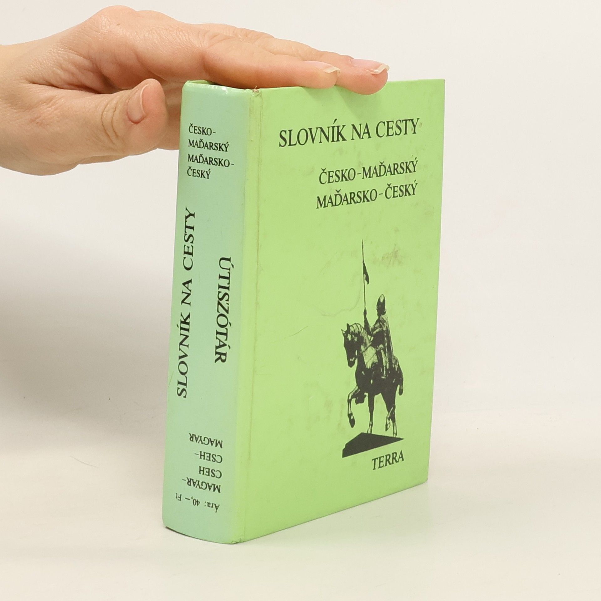 Česko-maďarský a maďarsko-český slovník na cesty