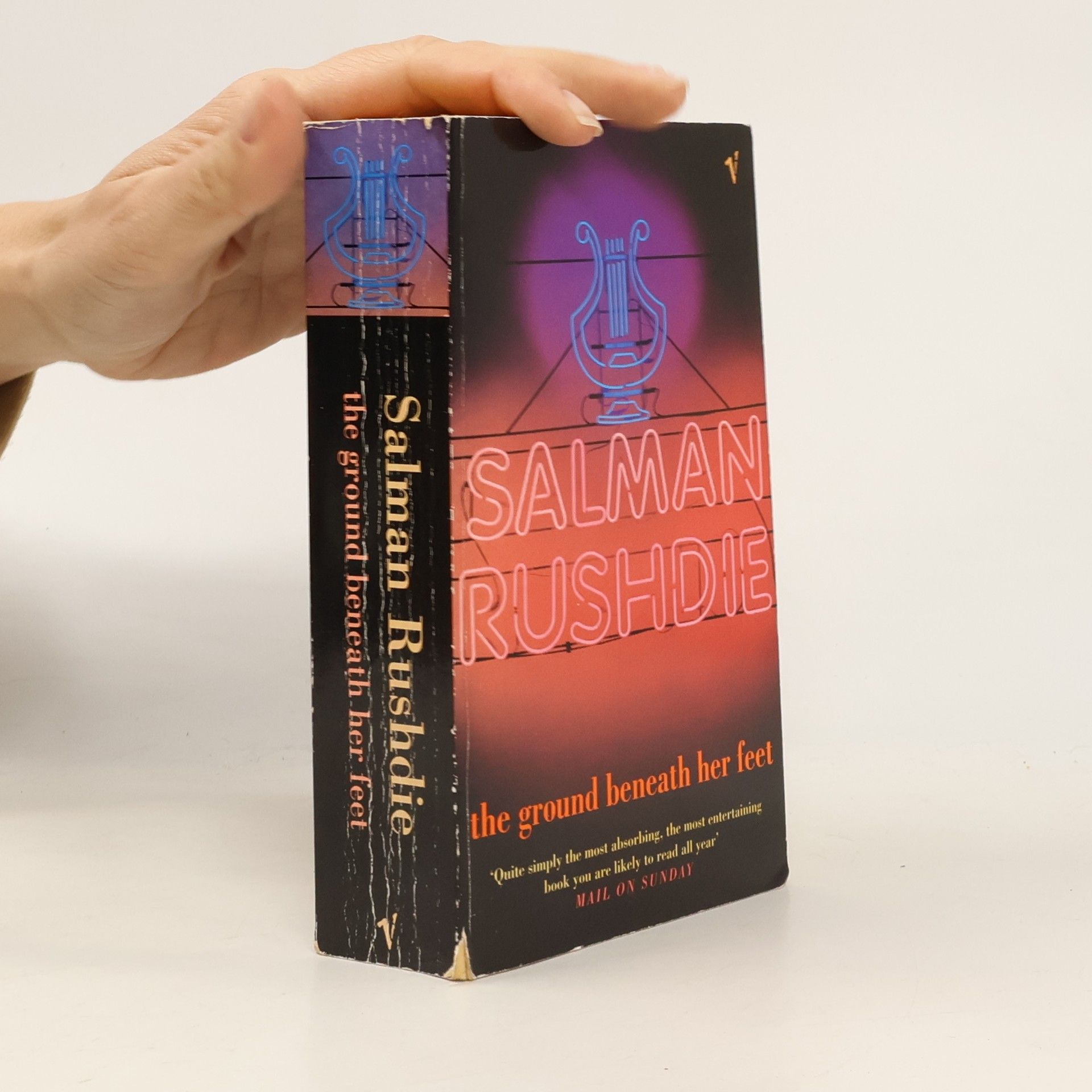 Salman Rushdie The ground beneath her feet: A novel