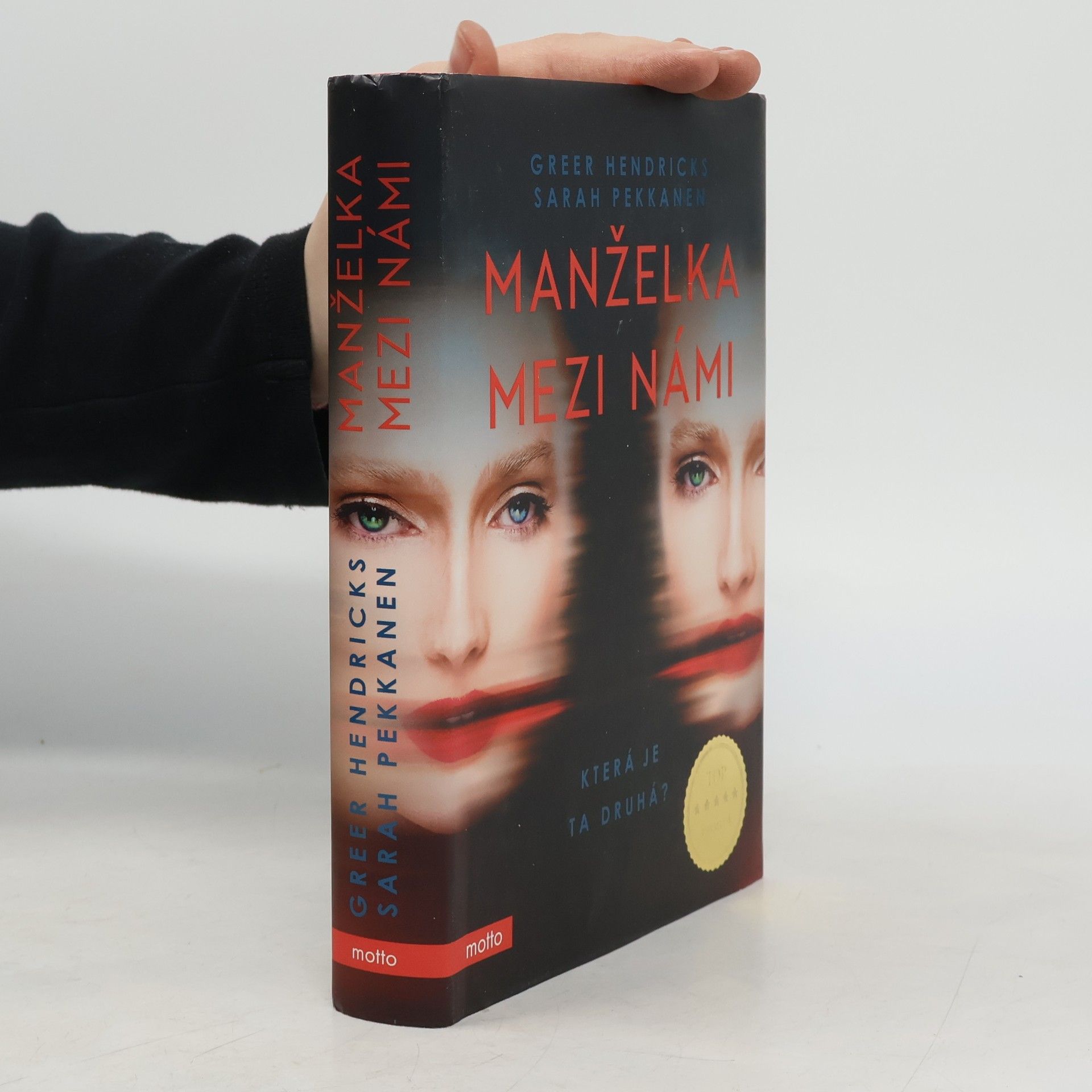 Greer Hendricks Manželka mezi námi