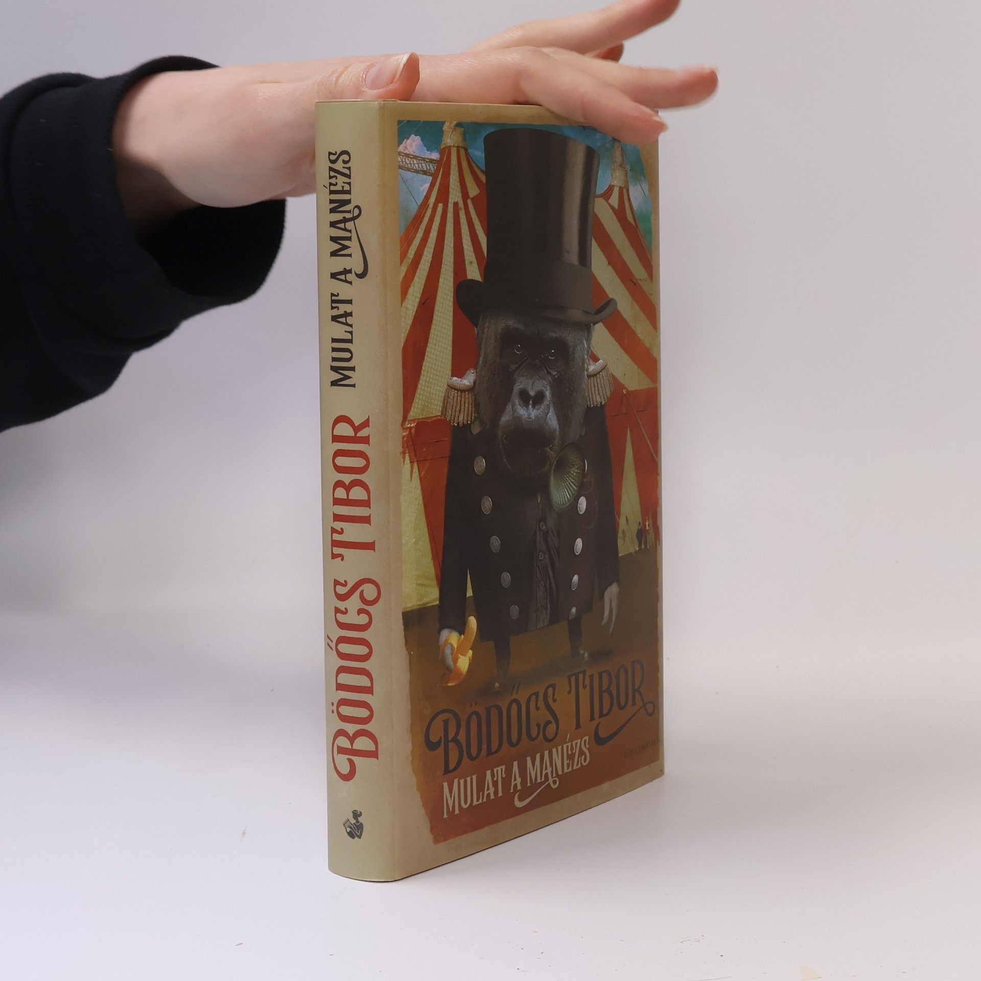 Bödőcs Tibor Mulat a manézs