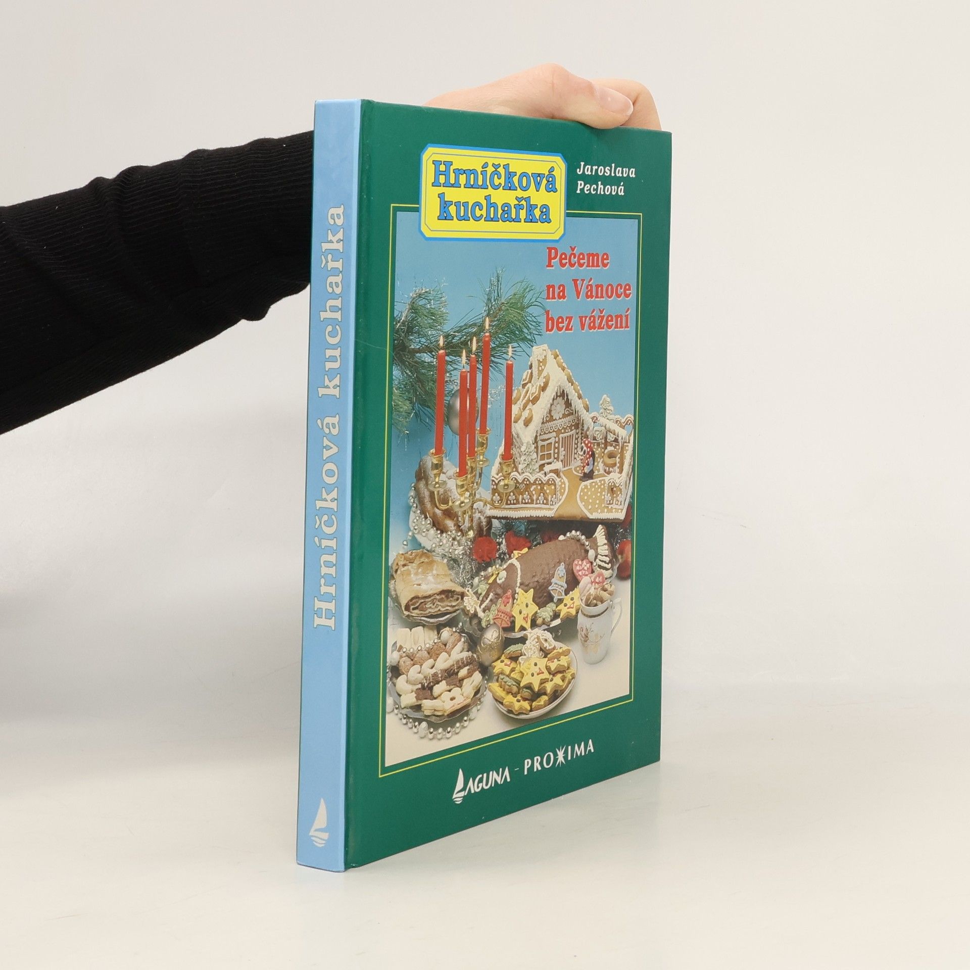 Hrníčková kuchařka. Pečeme na Vánoce bez vážení