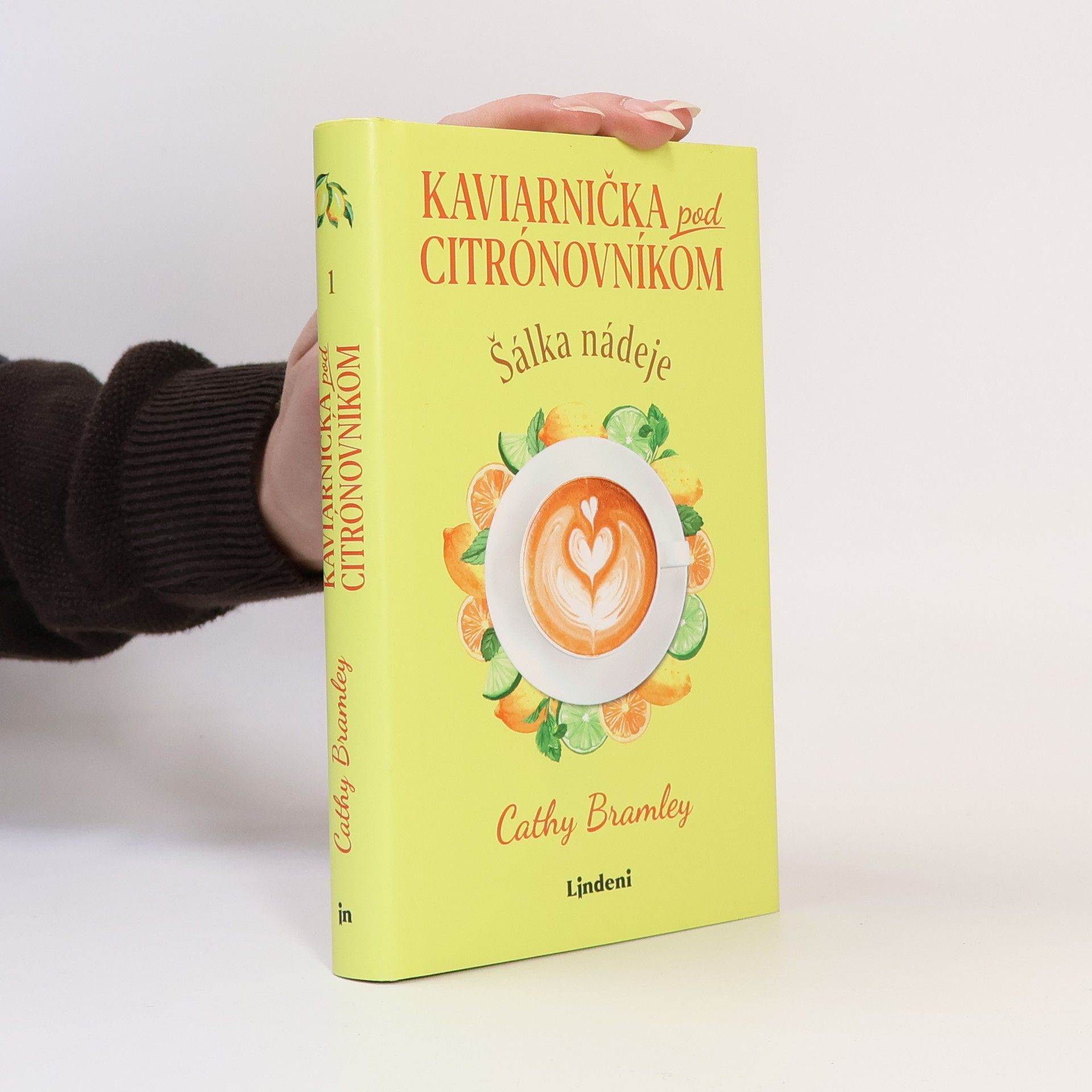Cathy Bramley Kaviarnička pod citrónovníkom