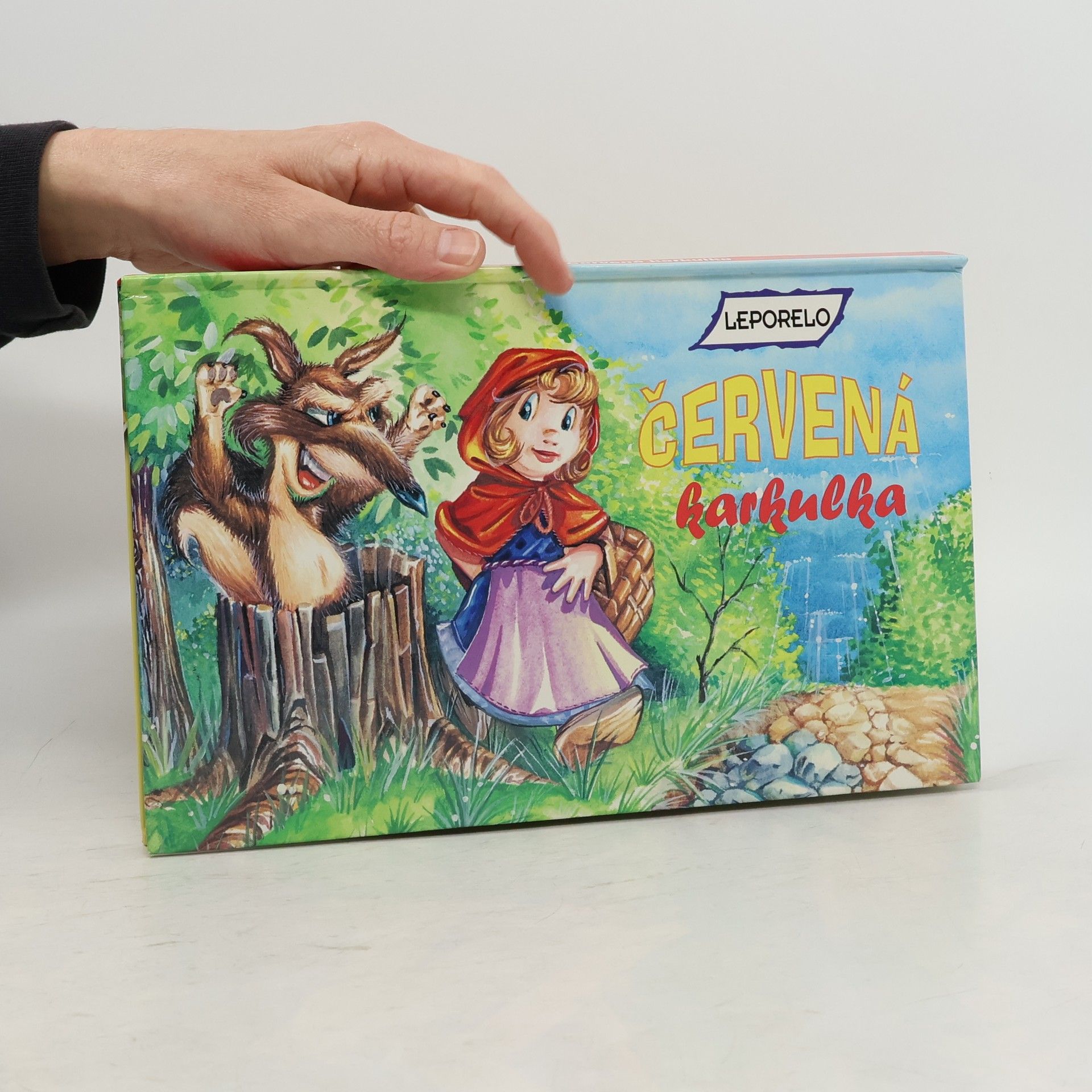 Robyn Bryant Červená karkulka. Leporelo