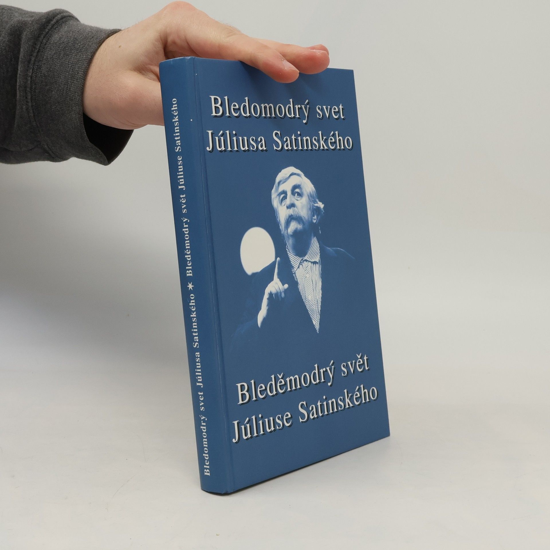 Bledomodrý svet Júliusa Satinského. Bleděmodrý svět Júliuse Satinského