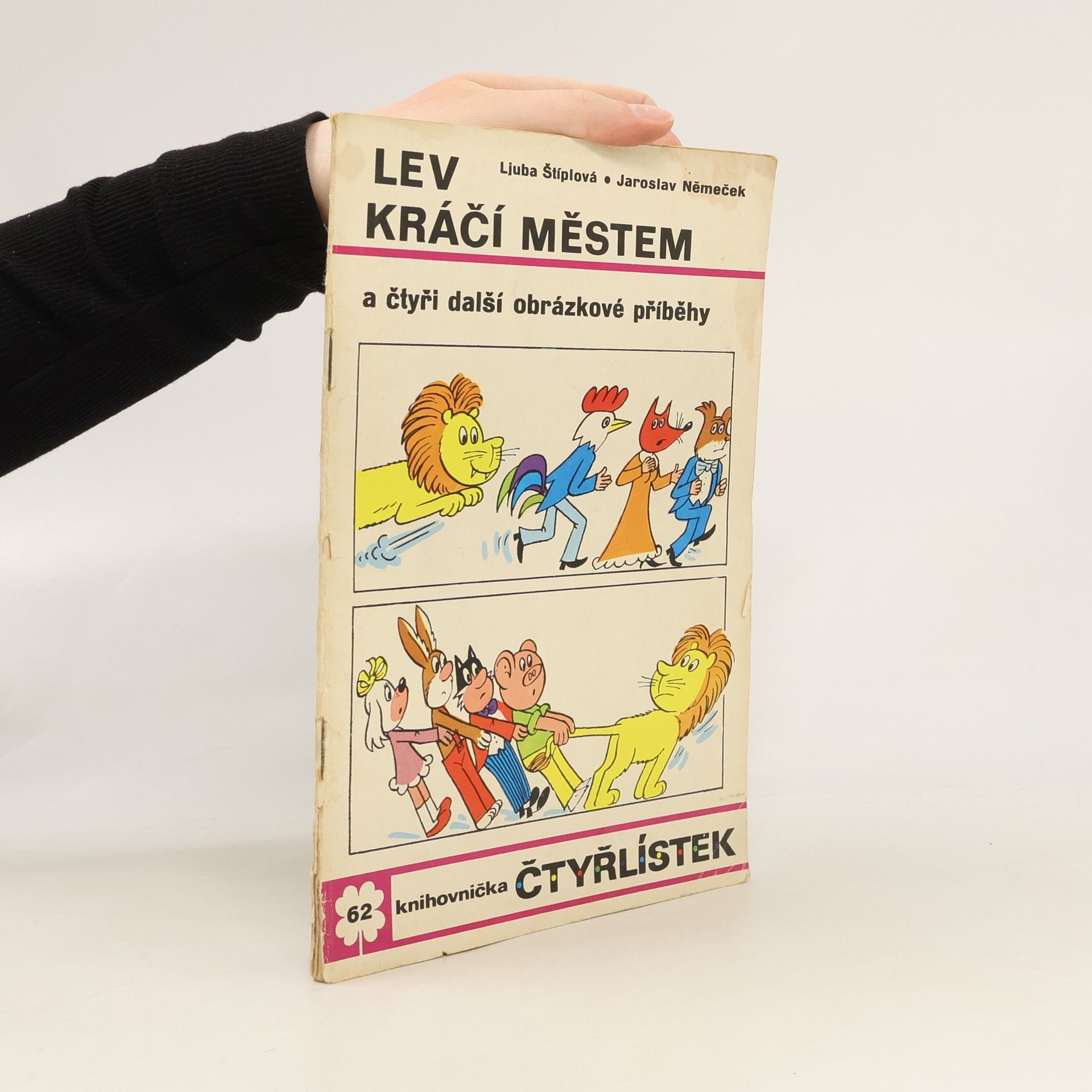 Jaroslav Němeček Čtyřlístek 62. Lev kráčí městem