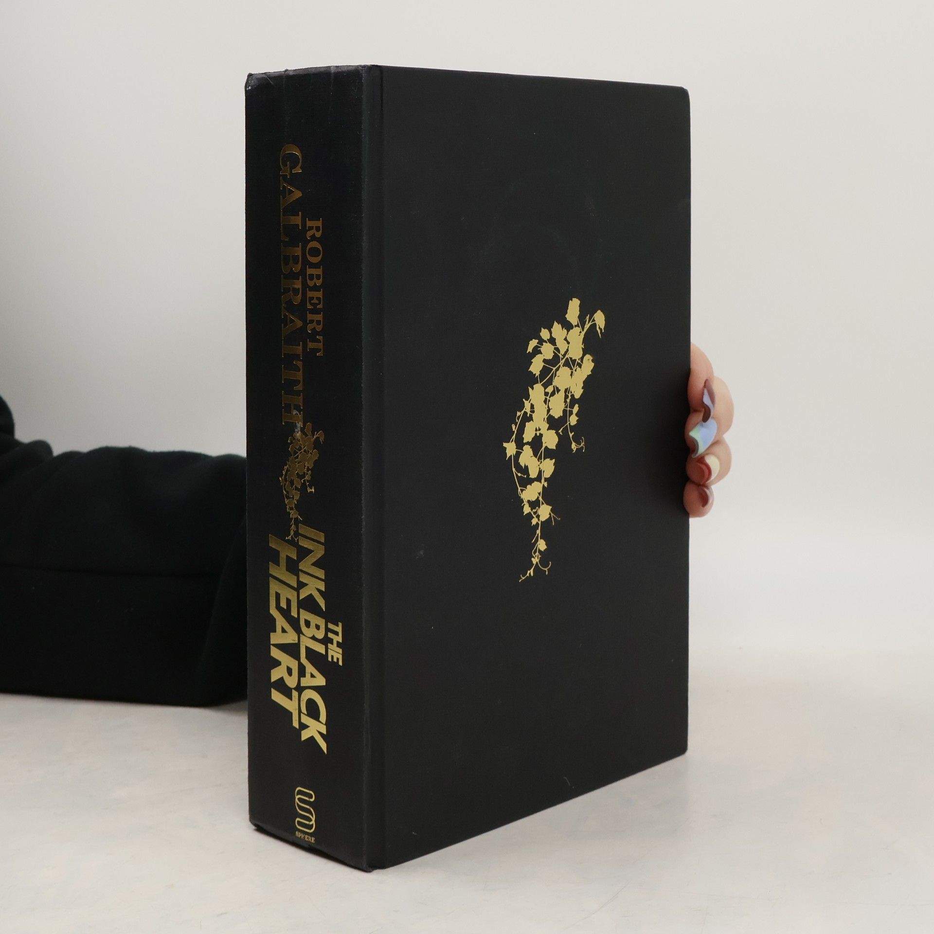 Robert Galbraith The ink black heart : a Strike novel