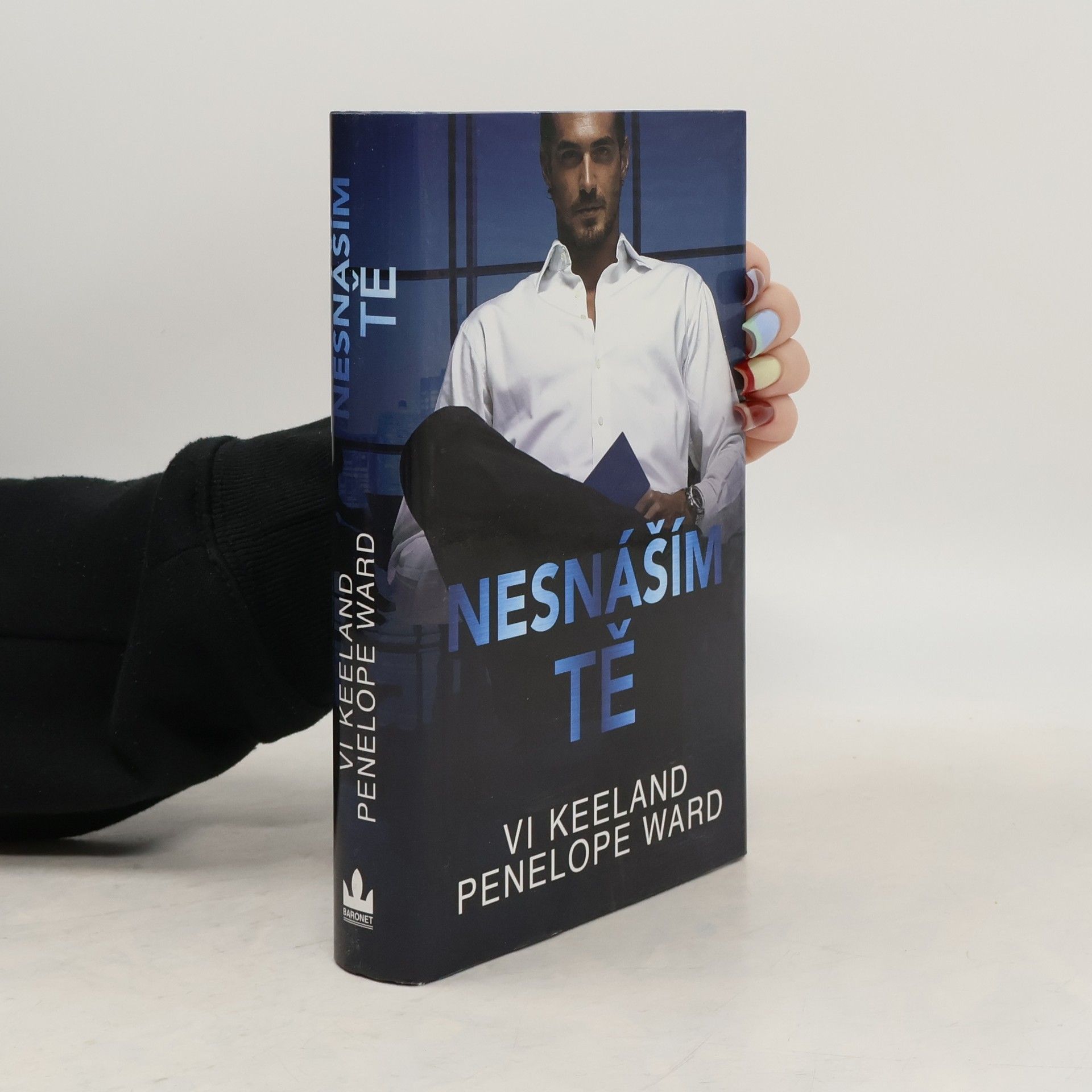 Vi Keeland Nesnáším tě