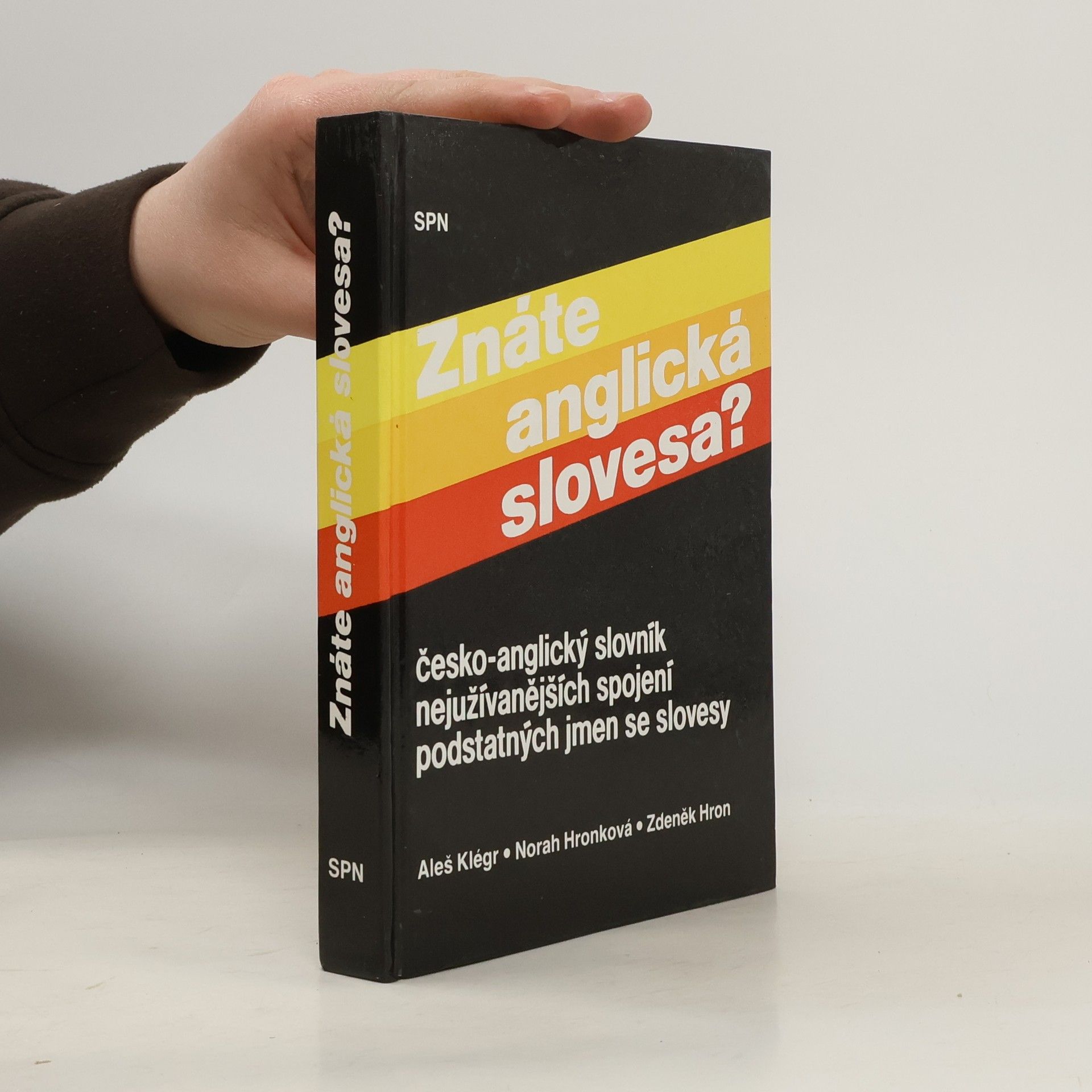 Aleš Klégr Znáte anglická slovesa? Česko-anglický slovník nejužívanějších spojení podstatných jmen se slovesy.