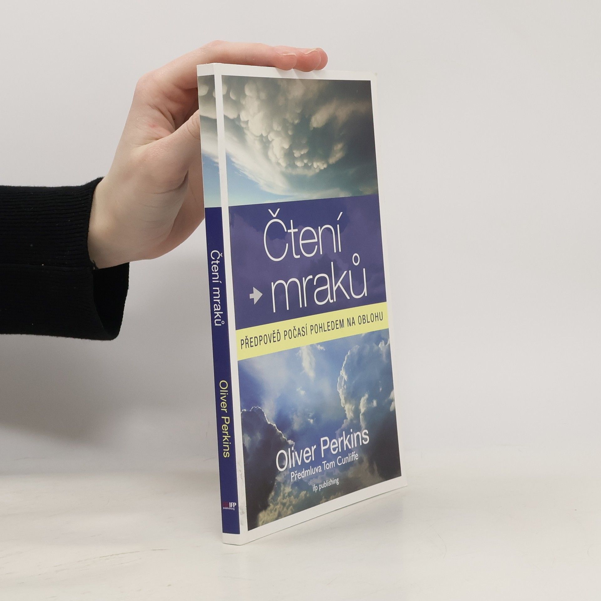 Oliver Perkins Čtení mraků : předpověď počasí pohledem na oblohu
