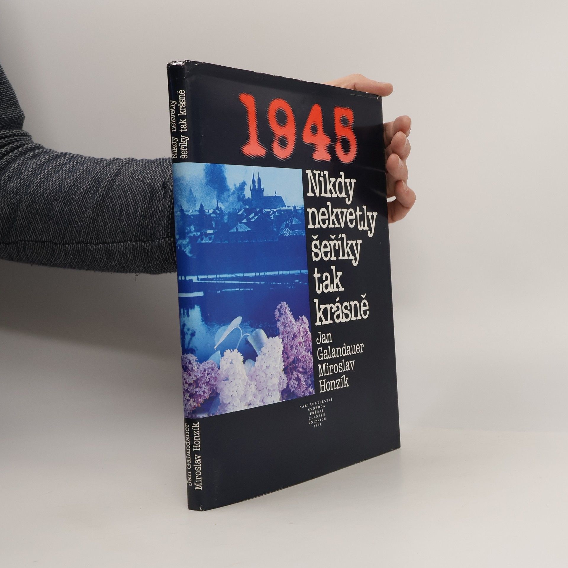 Jan Galandauer 1945. Nikdy nekvetly šeříky tak krásně