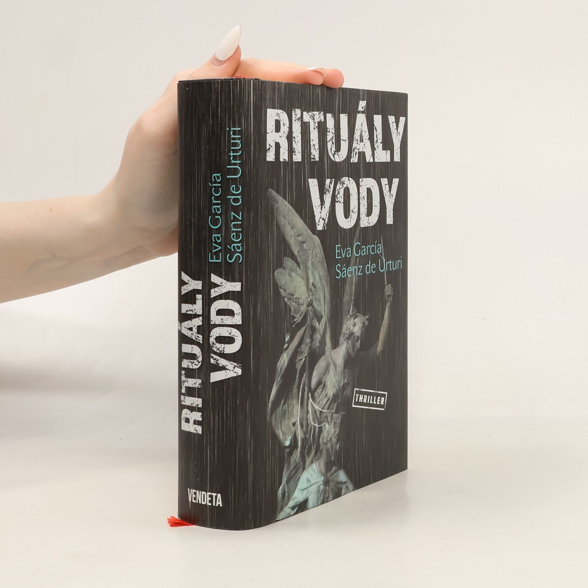 Eva García Sáenz de Urturi Rituály vody