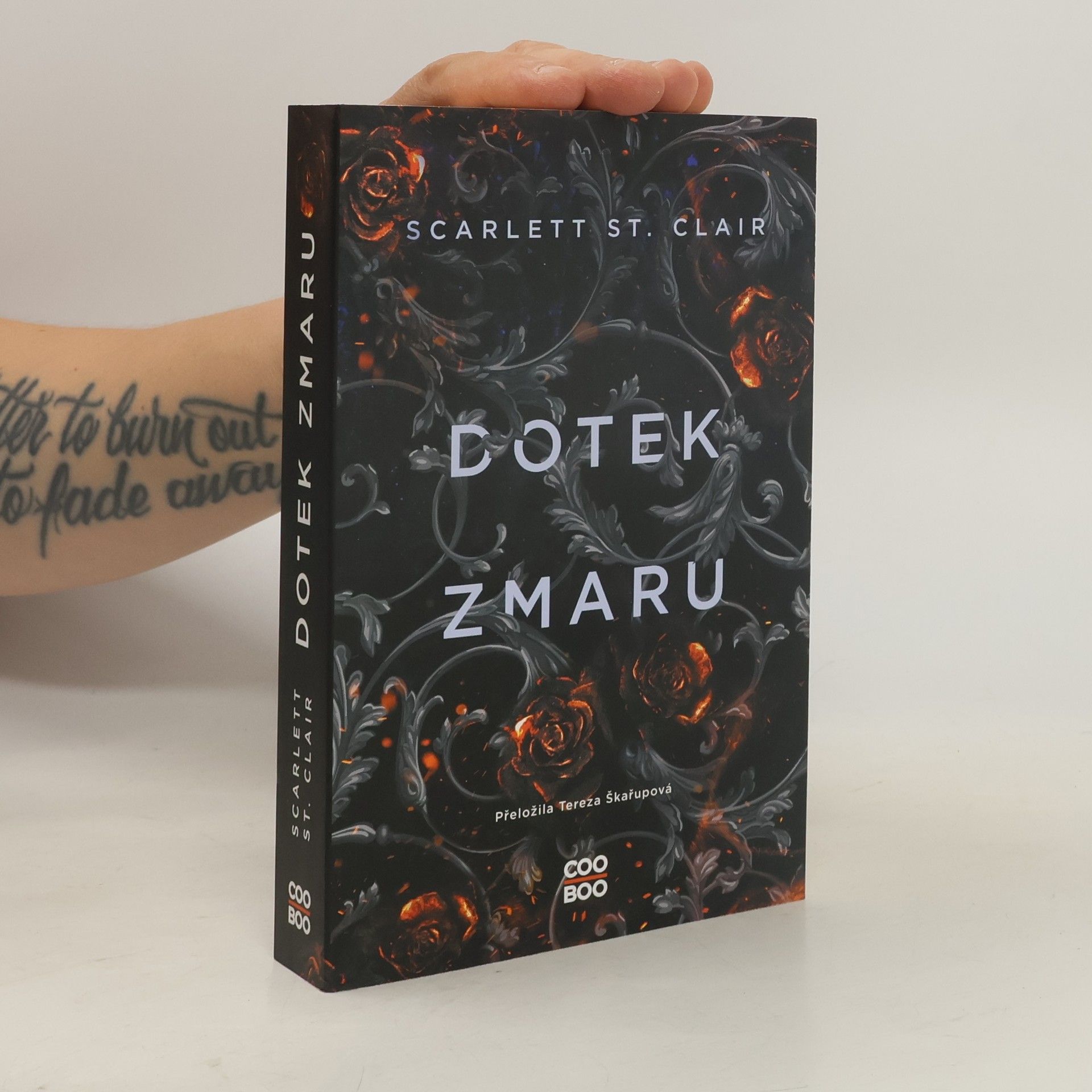 Scarlett St. Clair Dotek zmaru