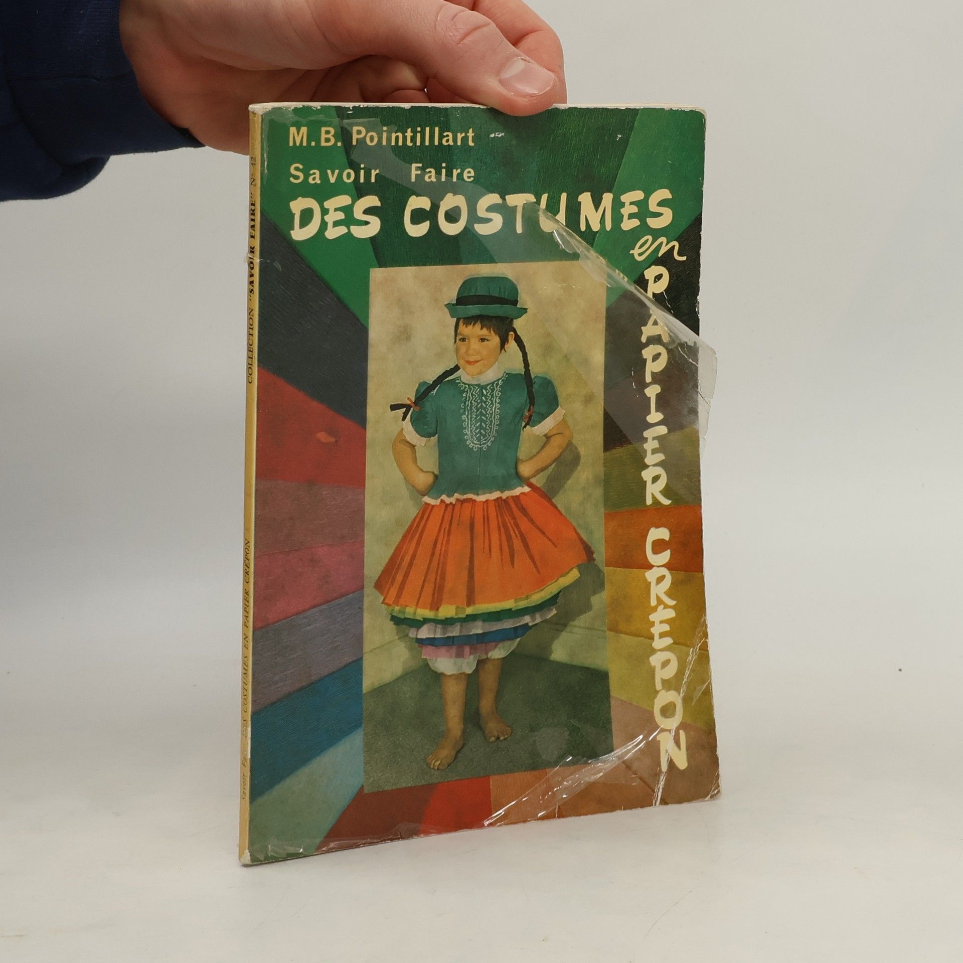 M. B. Pointillart  Des Costumes en Papier Crépon