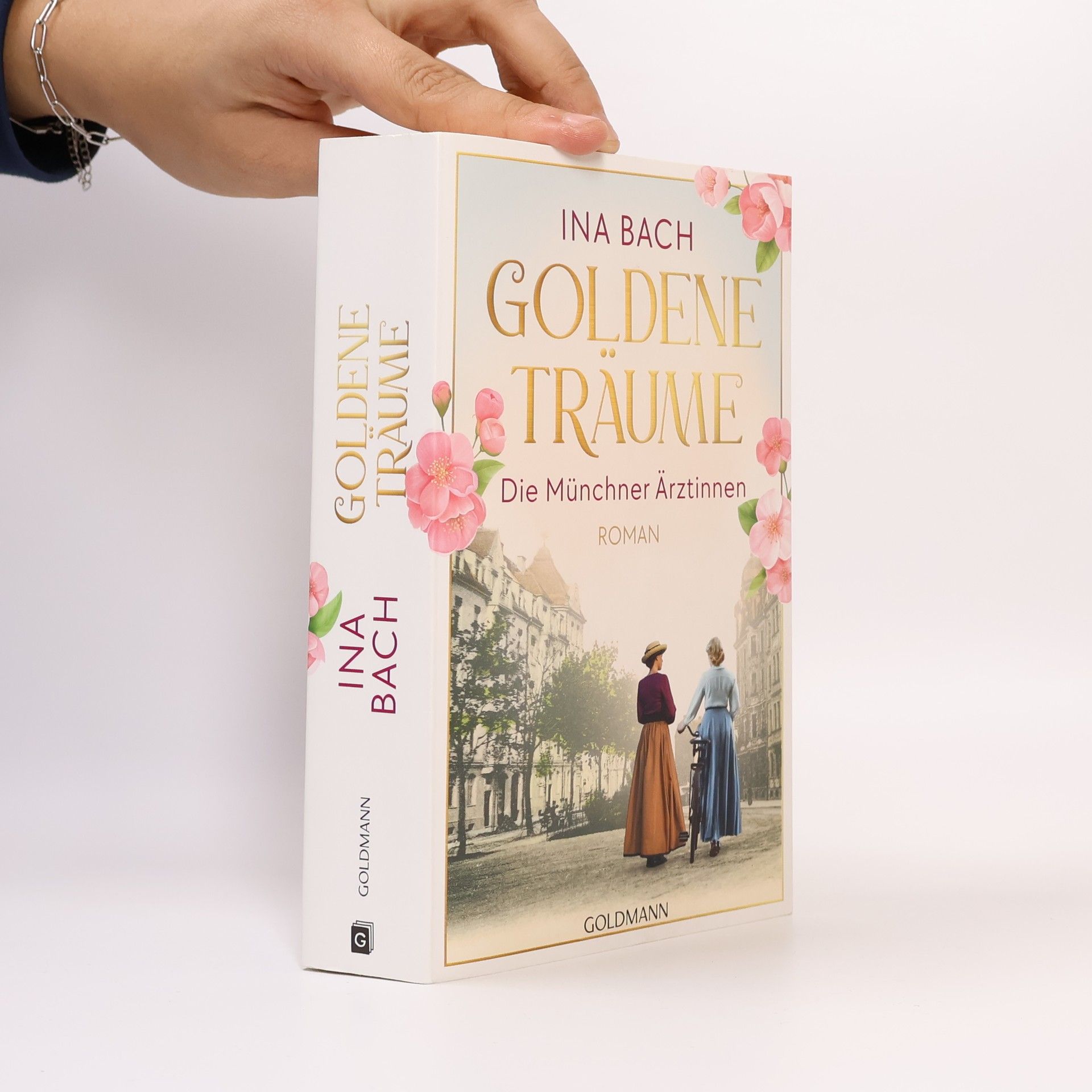 Ina Bach Goldene Träume. Die Münchner Ärztinnen. Roman - Die neue große Saga um drei Frauen, die nach den Sternen greifen