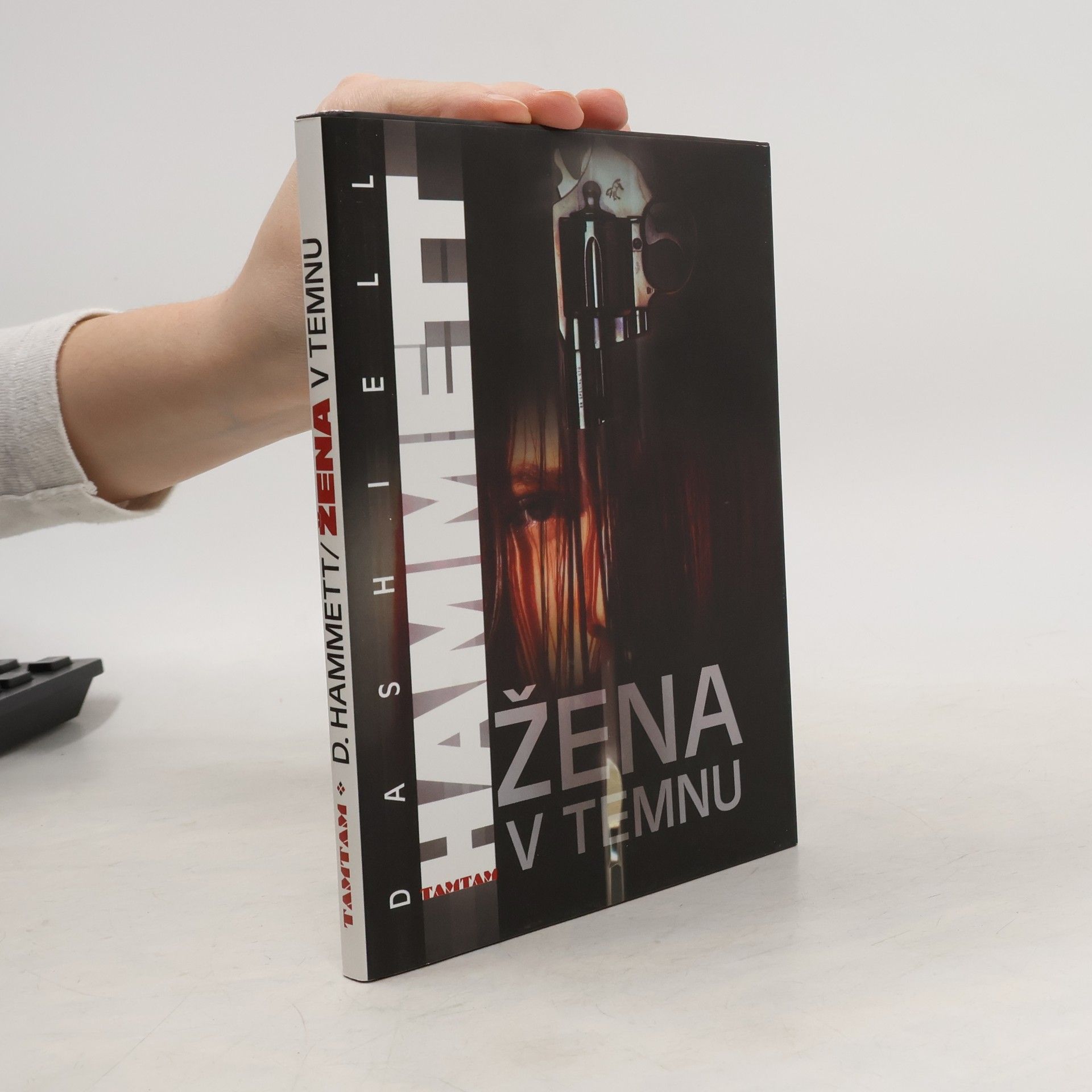 Dashiell Hammett Žena v temnu