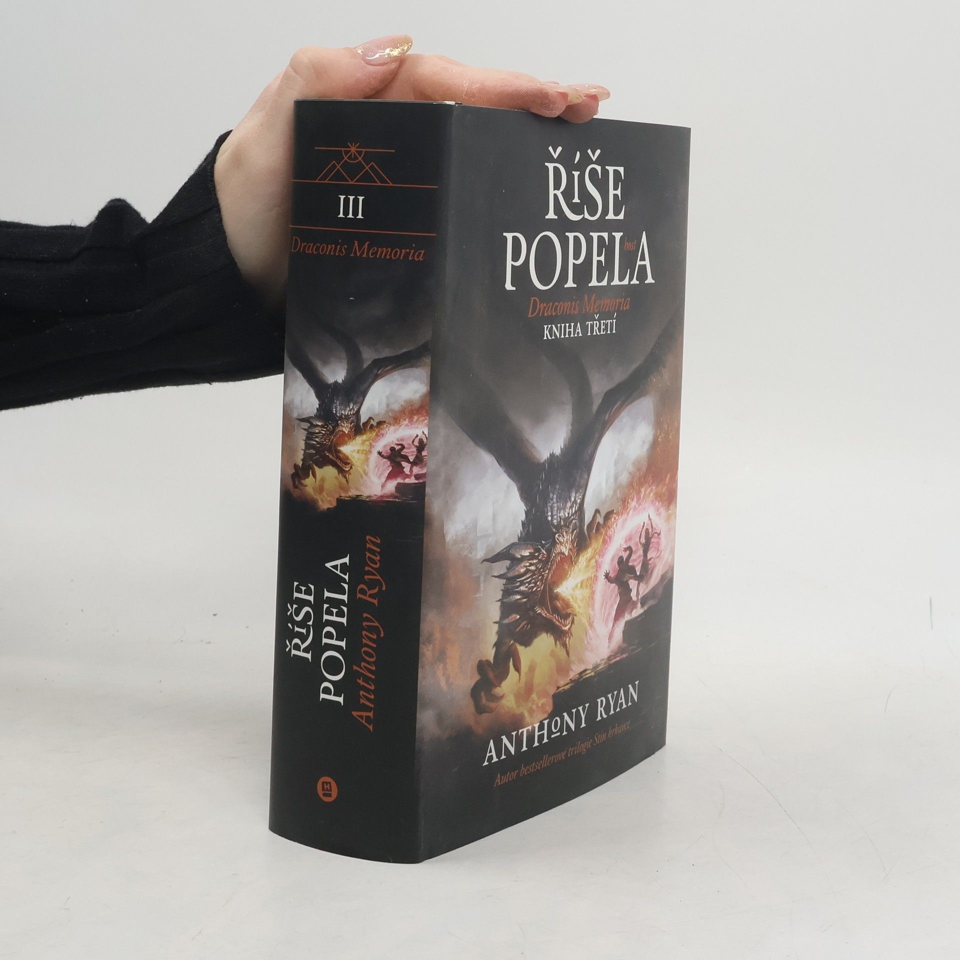 Anthony Ryan Říše popela