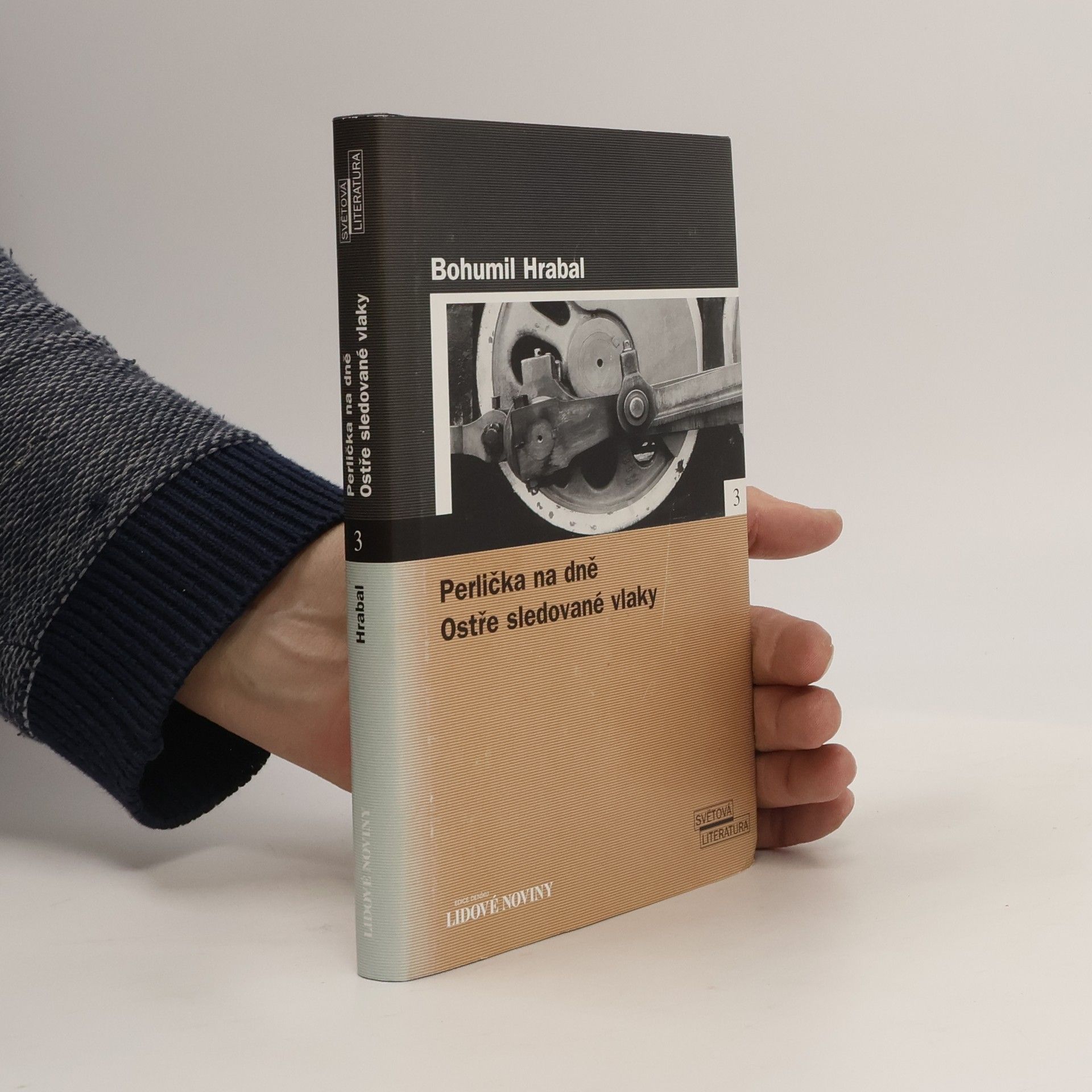 Bohumil Hrabal Perlička na dně. Ostře sledované vlaky.