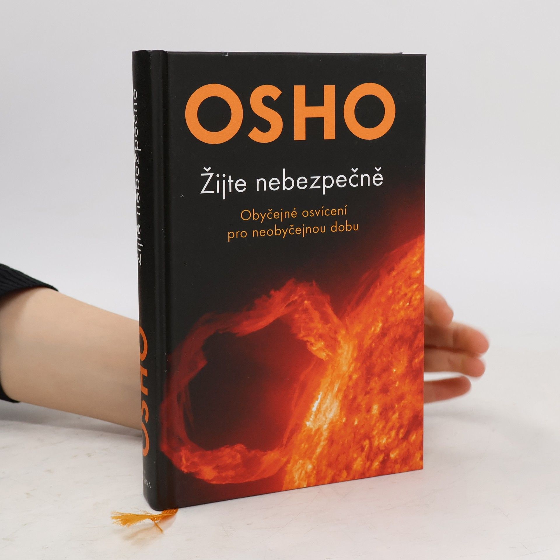 Ošó Žijte nebezpečně. Obyčejné osvícení pro neobyčejnou dobu