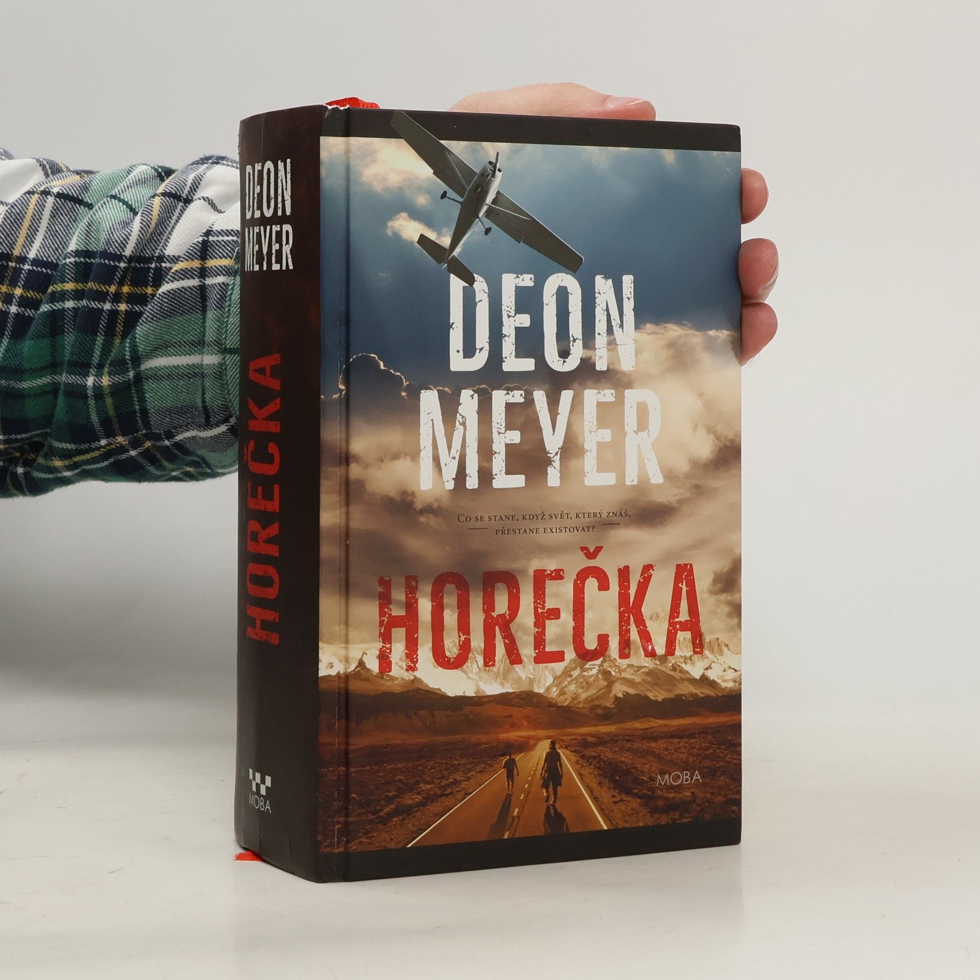 Deon Meyer Horečka. Vyprávění Nicolase Storma o vyšetřování vraždy jeho otce
