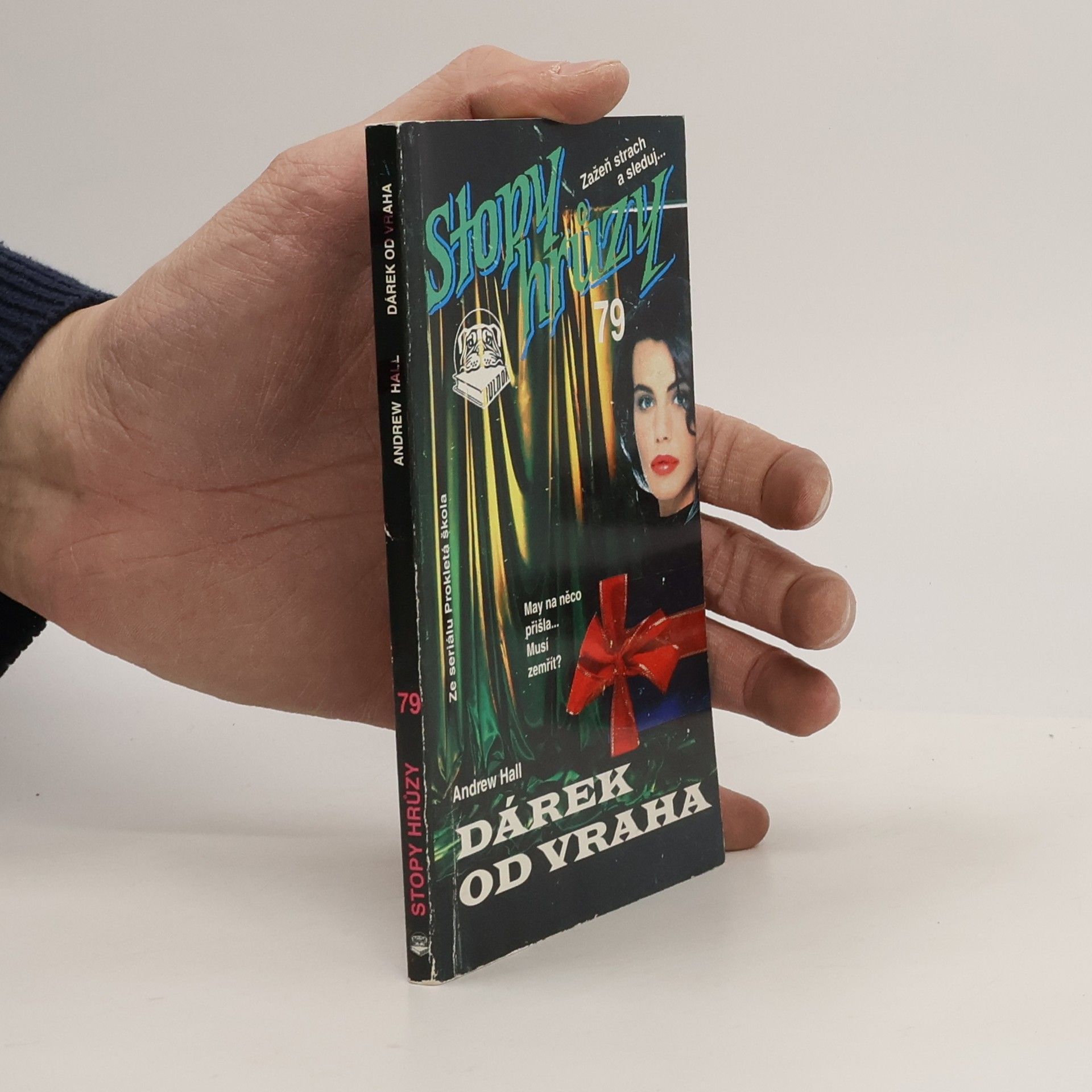 Andrew Hall Dárek od vraha. Stopy hrůzy 79