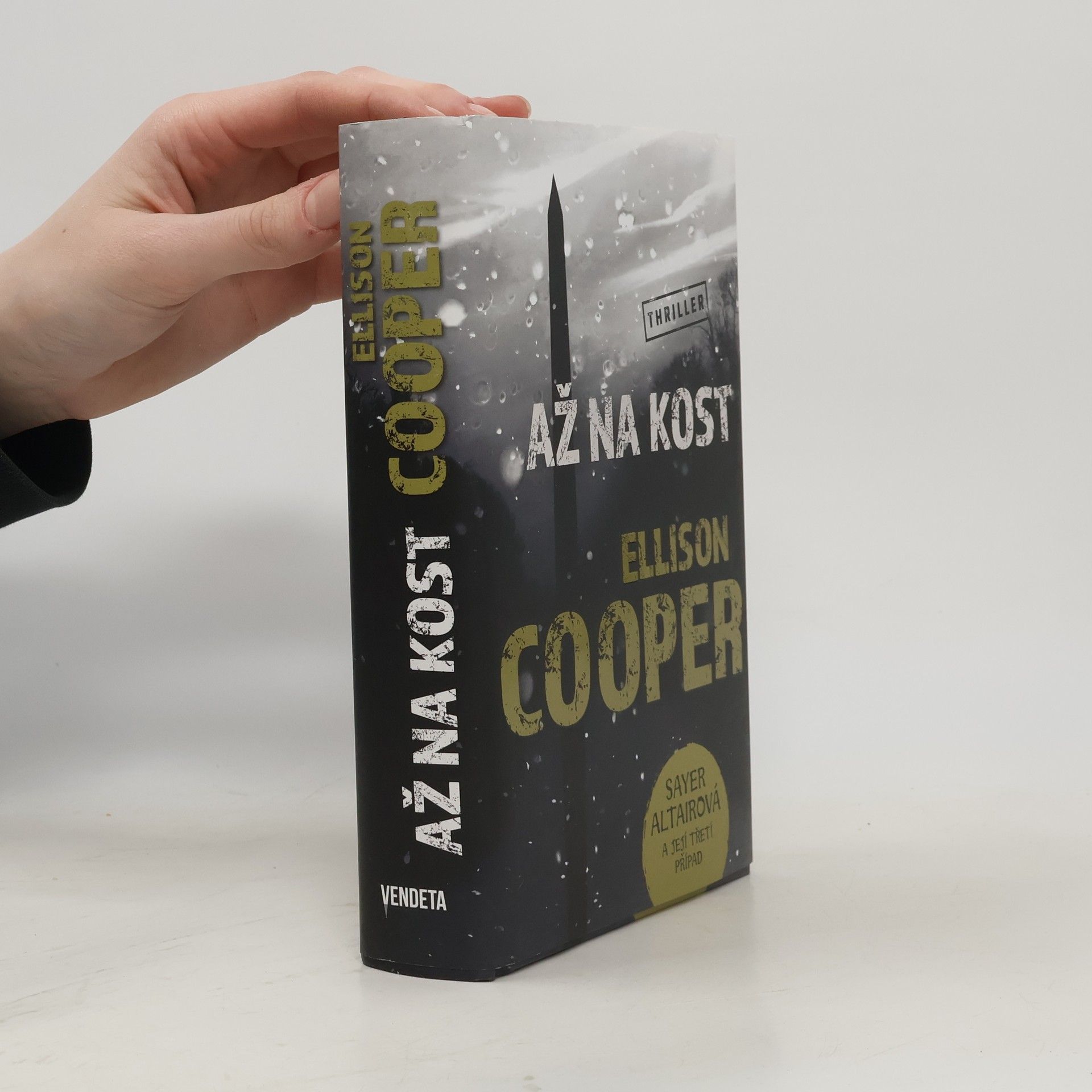 Ellison Cooper Až na kost