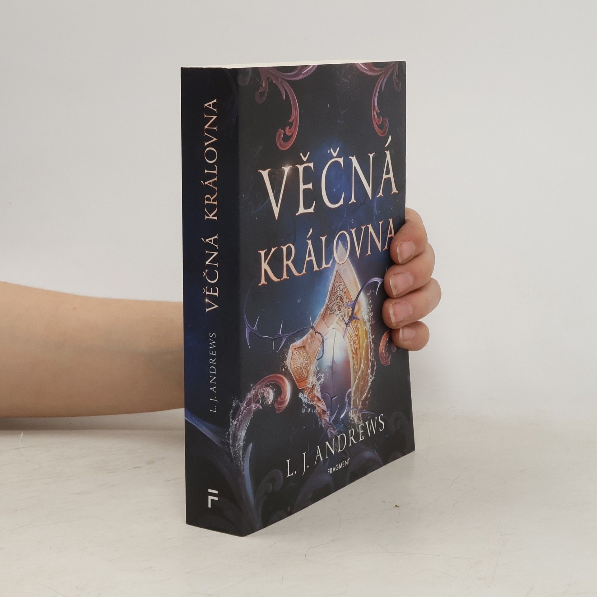 L. J. Andrews Věčná královna