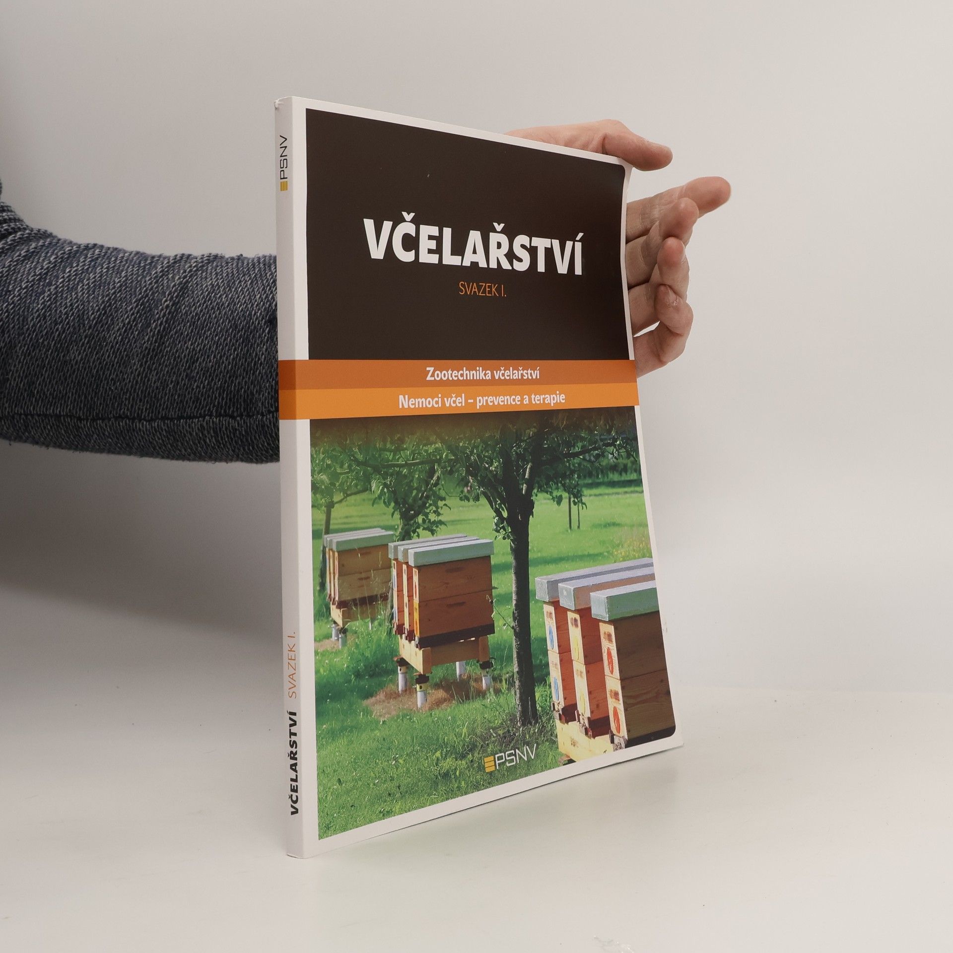 kolektiv Včelařství. Svazek I. Zootechnika včelařství, Nemoci včel - prevence a terapie.