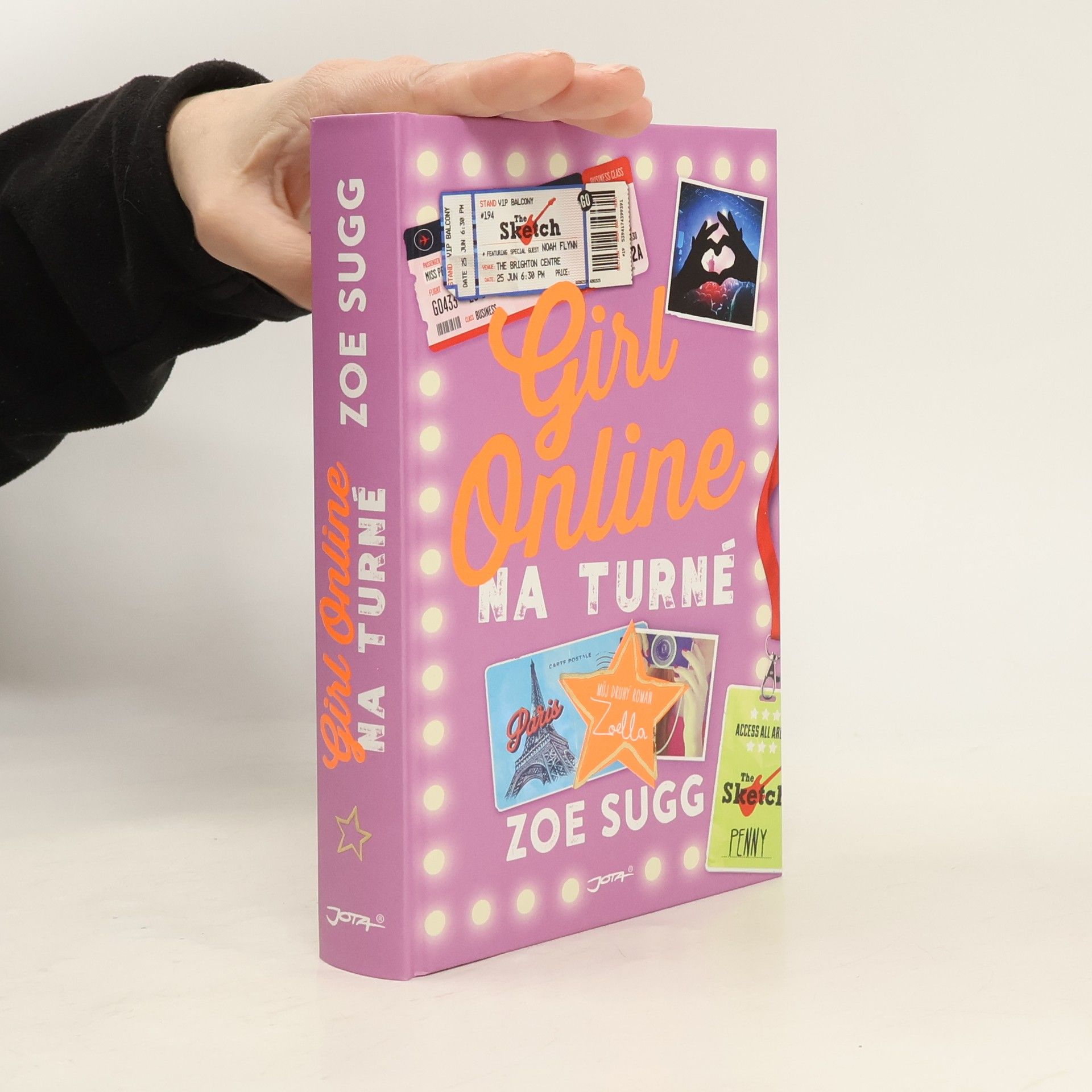 Zoe Sugg Girl Online na turné