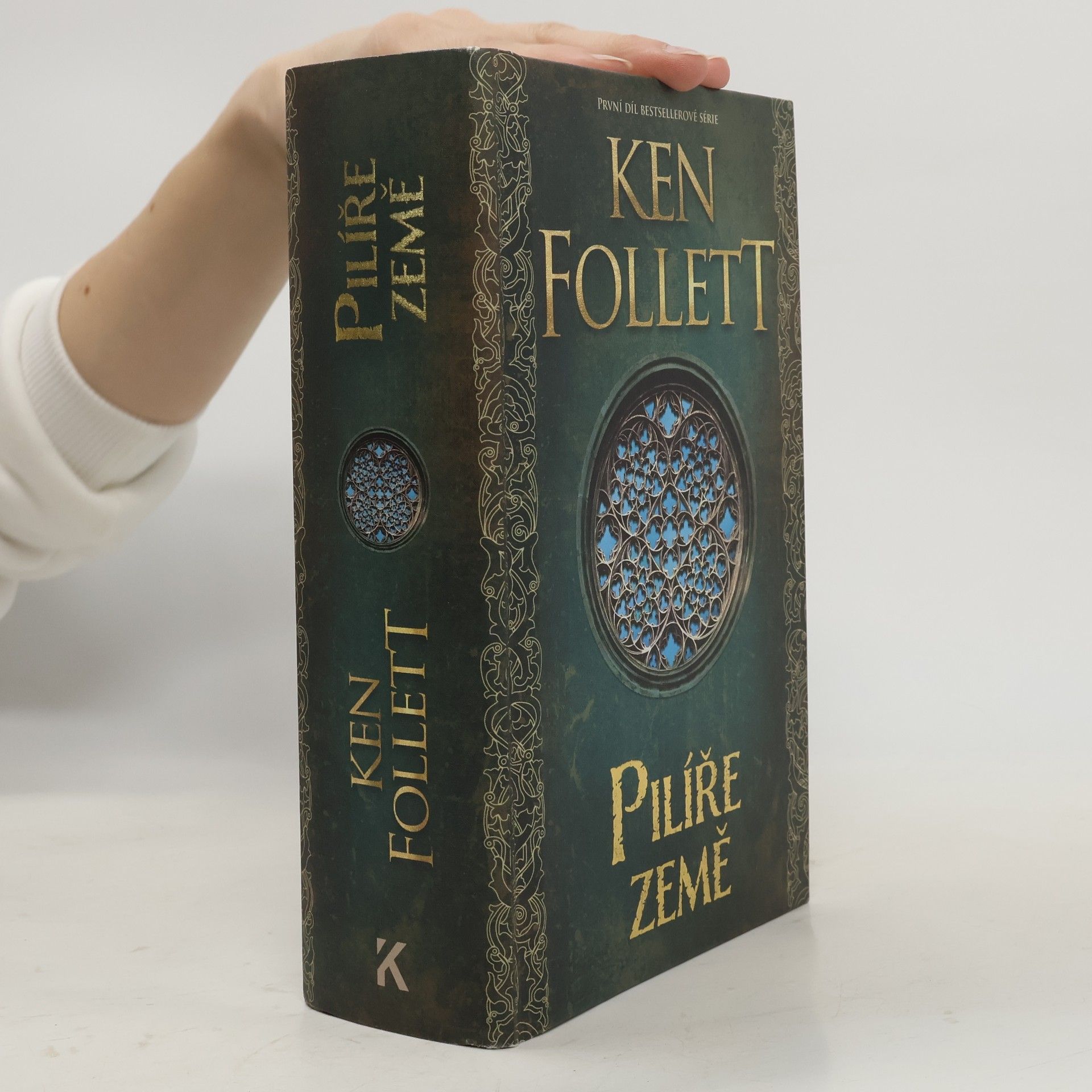 Ken Follett Pilíře země
